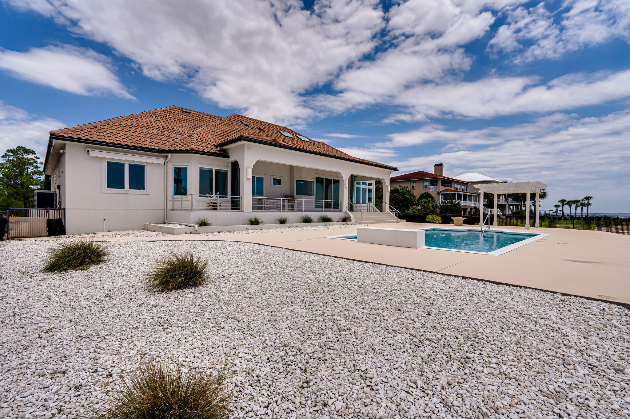 BLACK POINTE - Residential