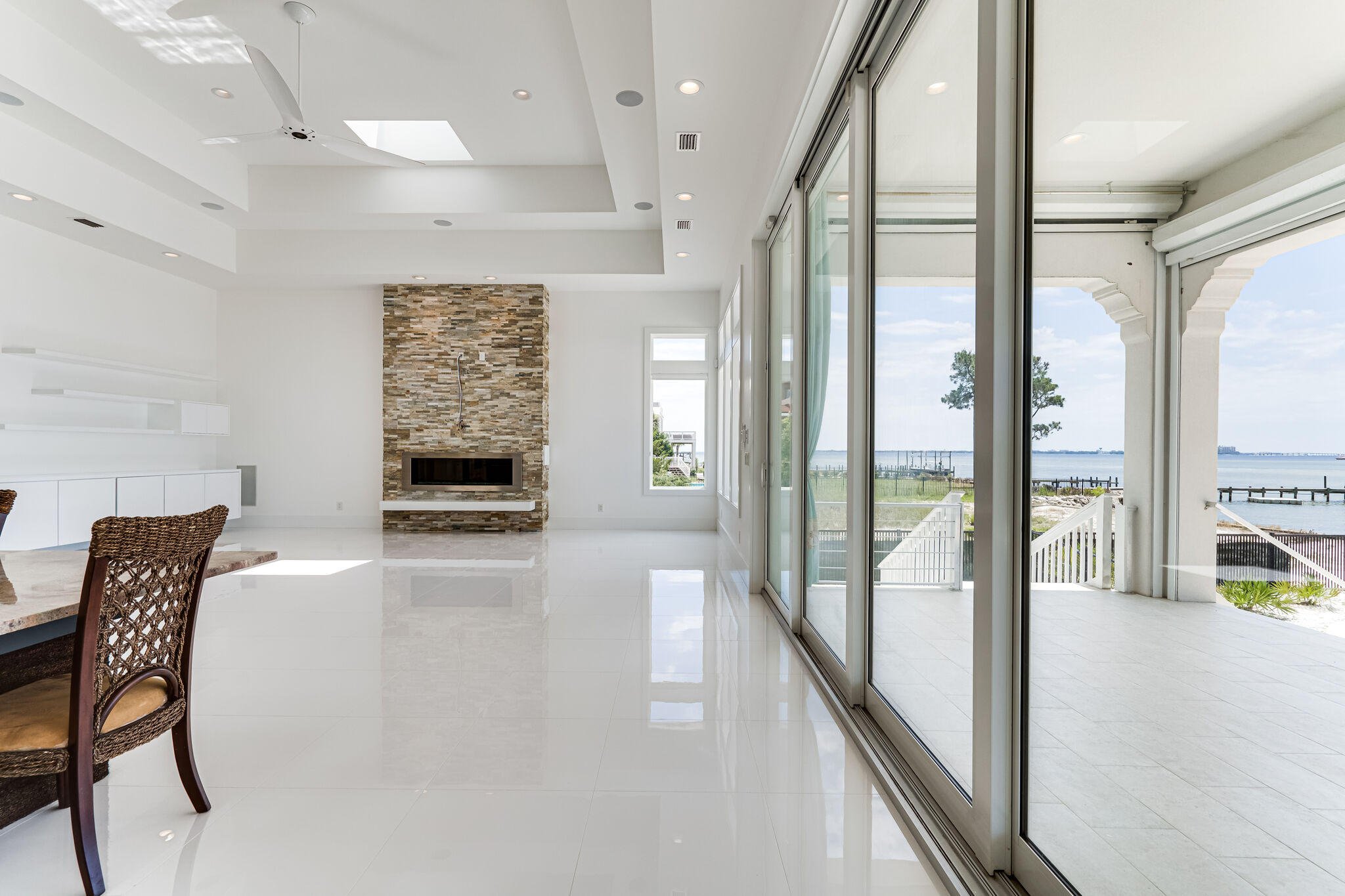 BLACK POINTE - Residential