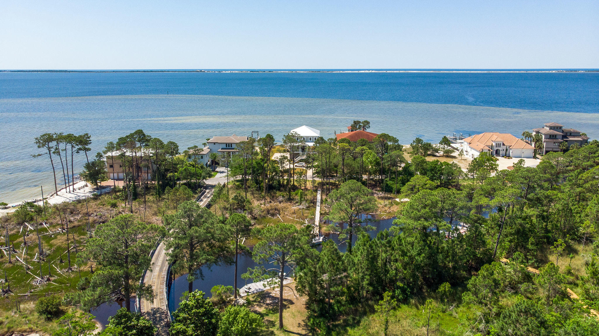 BLACK POINTE - Residential