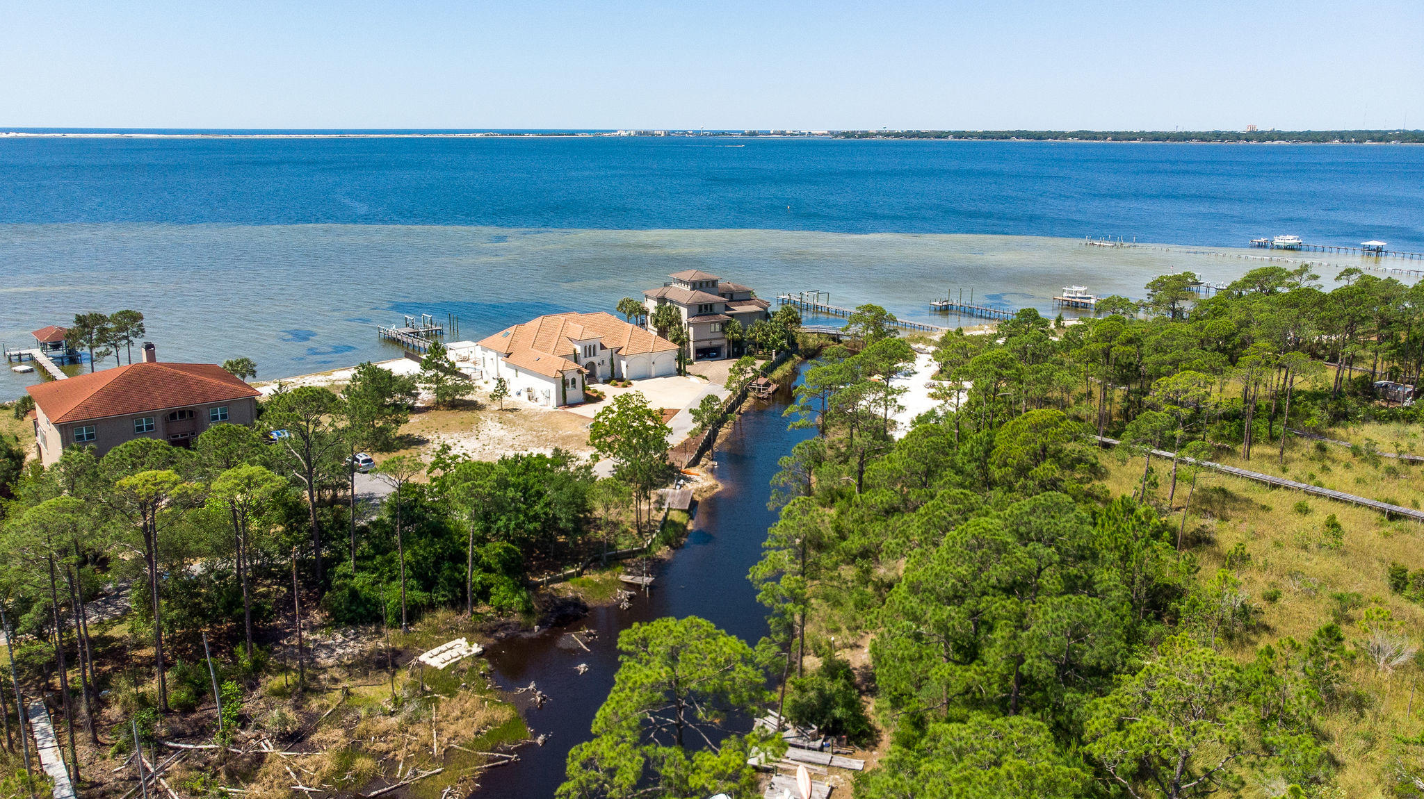BLACK POINTE - Residential