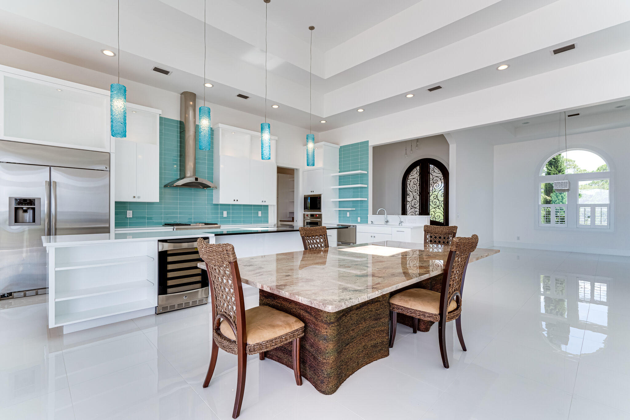 BLACK POINTE - Residential