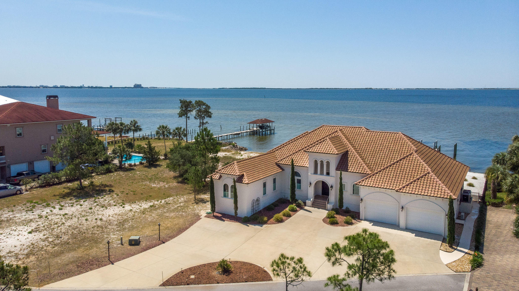 BLACK POINTE - Residential