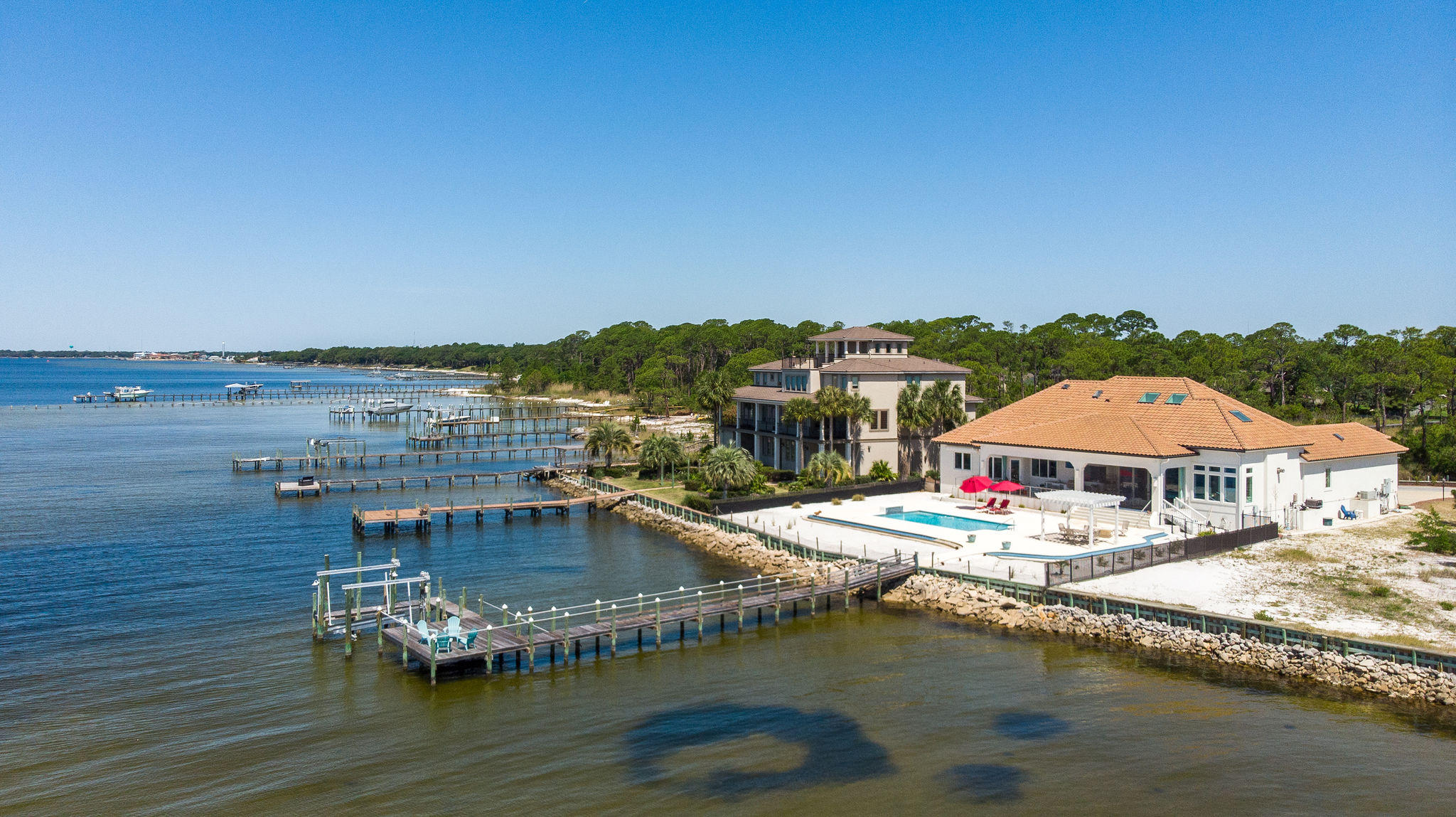 BLACK POINTE - Residential