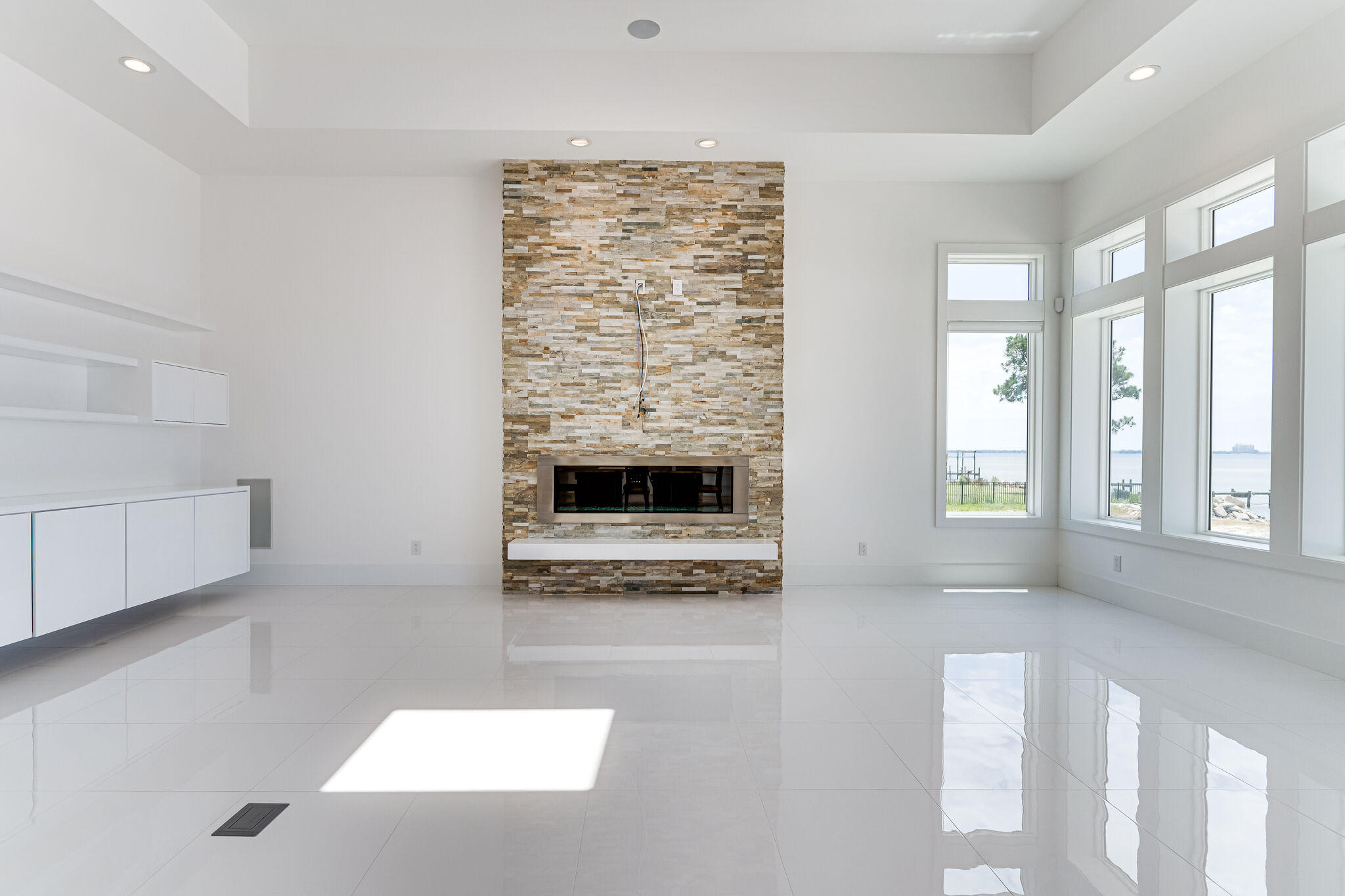 BLACK POINTE - Residential