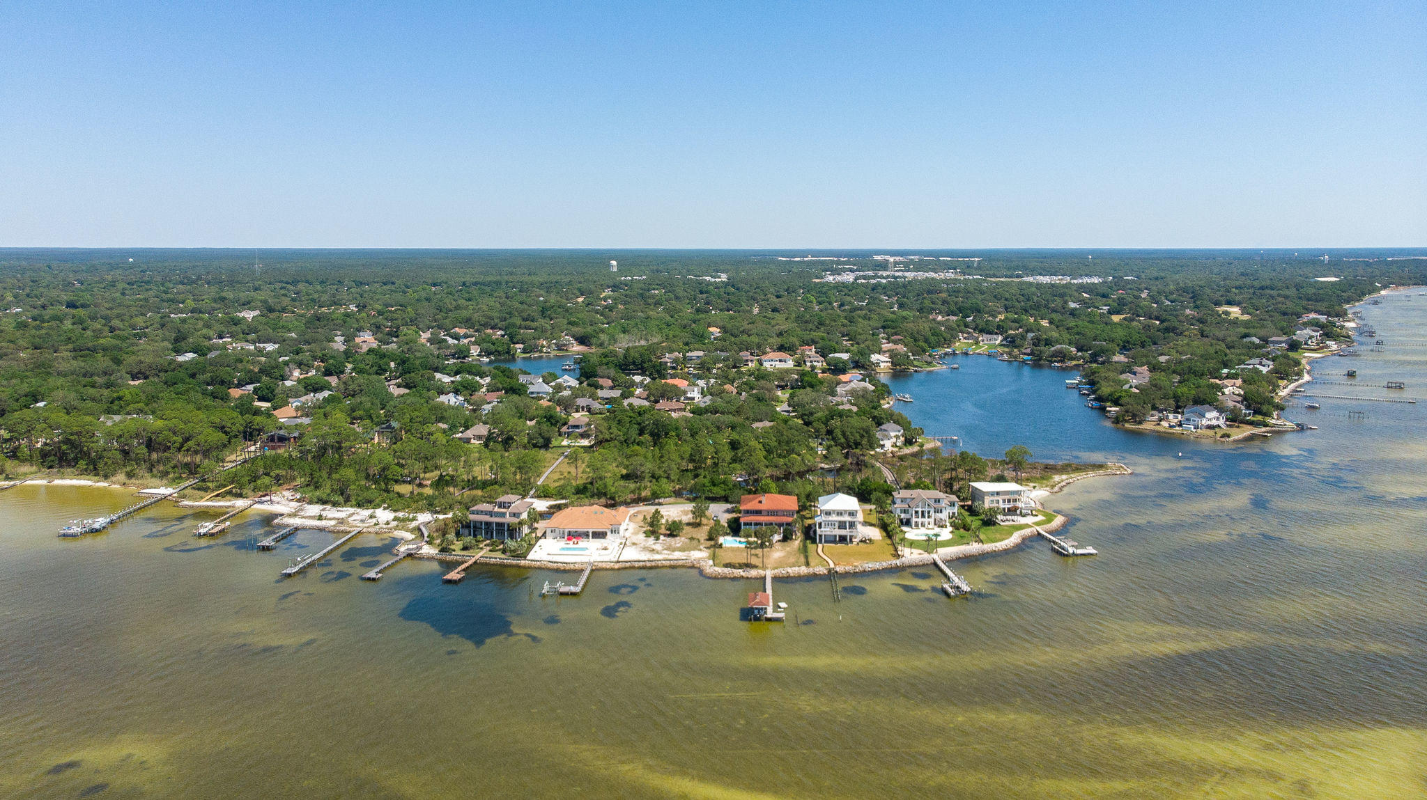 BLACK POINTE - Residential