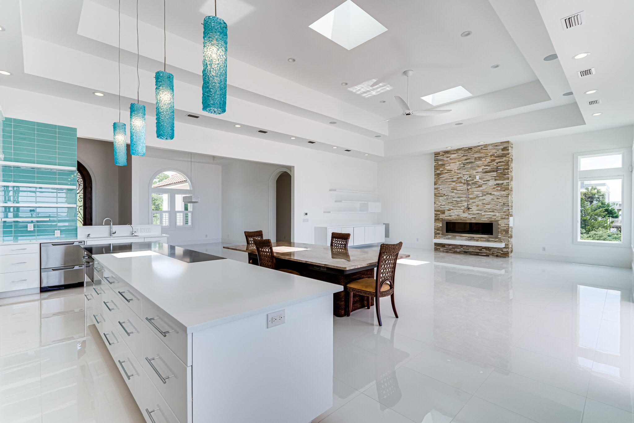 BLACK POINTE - Residential