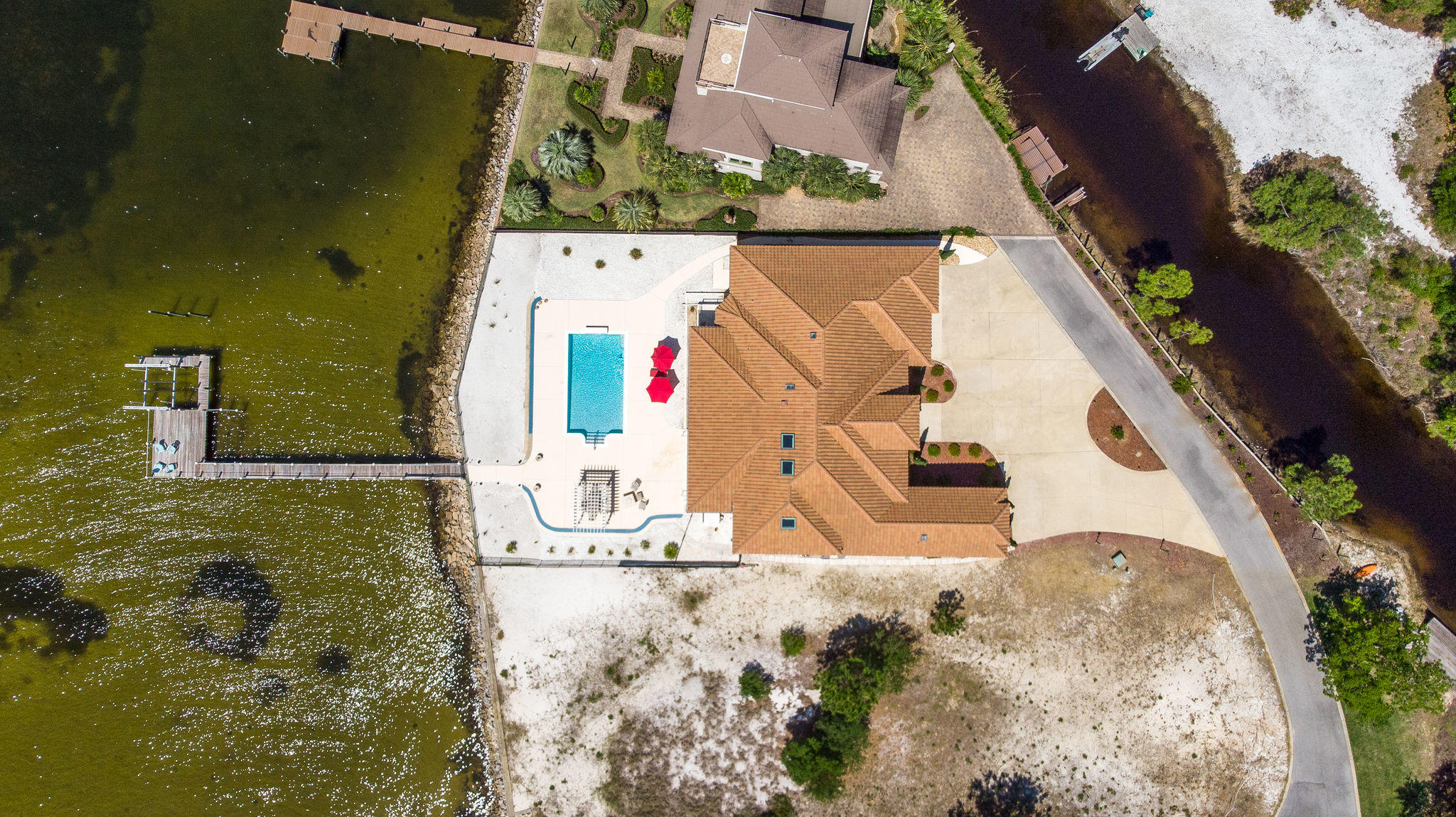 BLACK POINTE - Residential