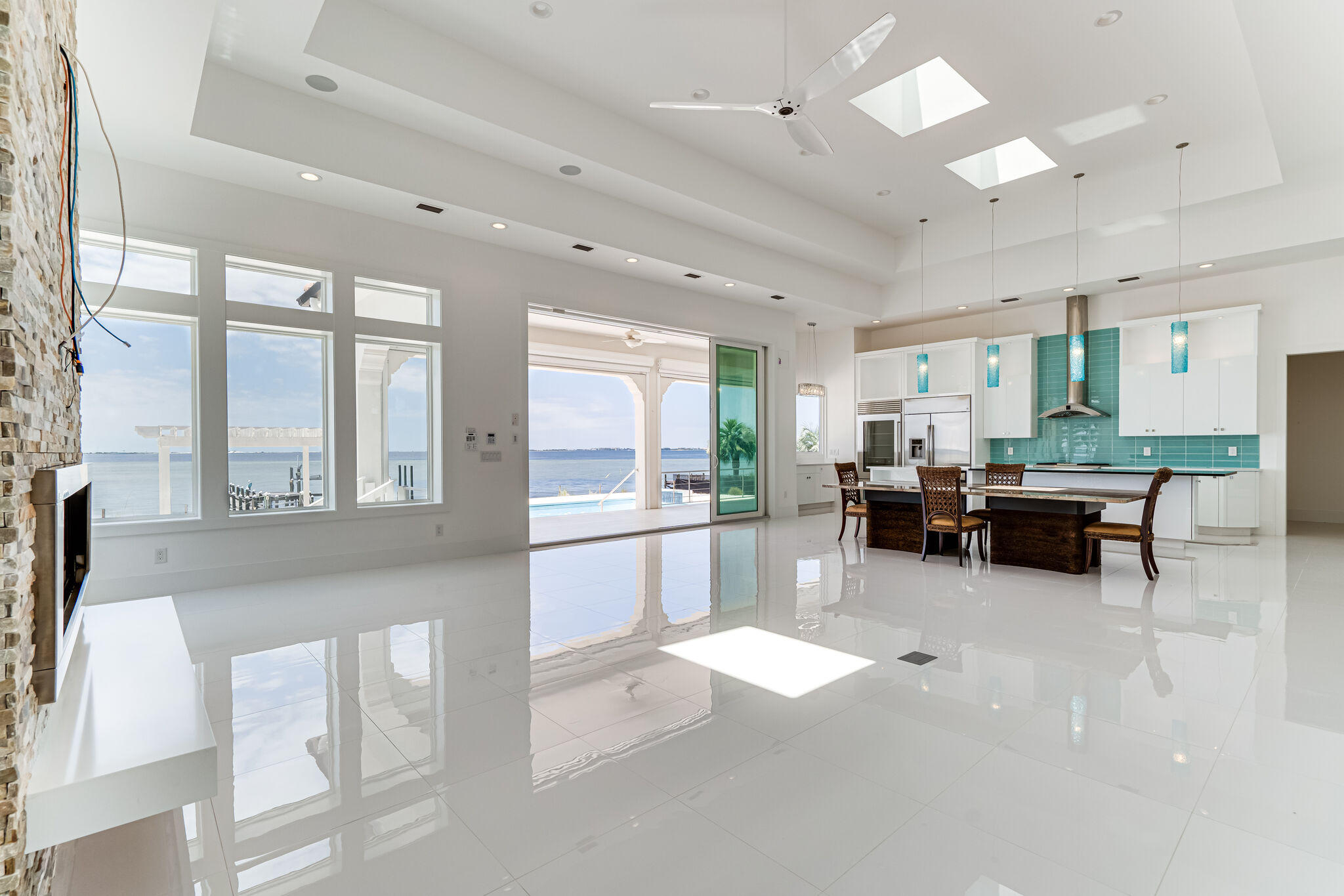 BLACK POINTE - Residential