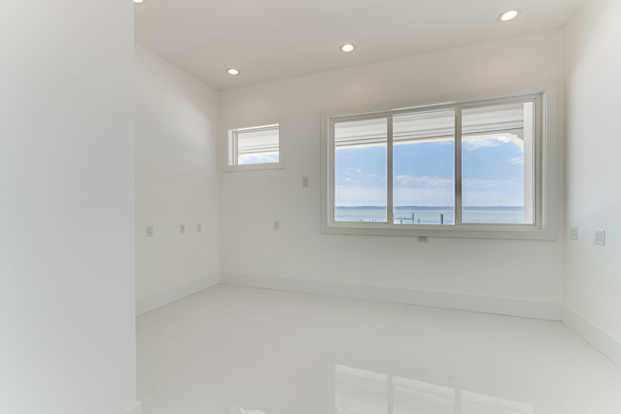 BLACK POINTE - Residential