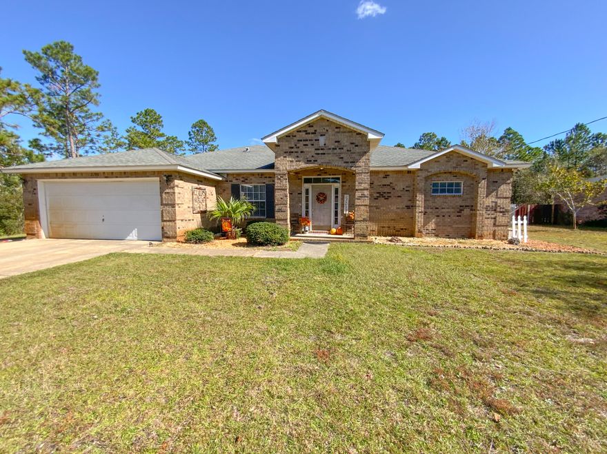 Located at the edge of Holley by the Sea ,on the end of a cul-de-sac, and backed up to wooded lots on the North and East side of the home. The split floor plan holds a large master suite with double vanities, separate garden tub, shower, and huge walk in closet. A walk way separates the formal dining and living room leading you where you're greeted by a large island and kitchen with breakfast bar that opens up to the family room and breakfast nook. Enjoy the spacious 20x14 newly re-screened back porch and privacy fenced back yard!The Holley by the Sea community amenities and recreation center offer a boat ramp & pier, fishing pier, beach area with camp sites, multiple swimming pools, full weight room, sauna, steam room, and more.