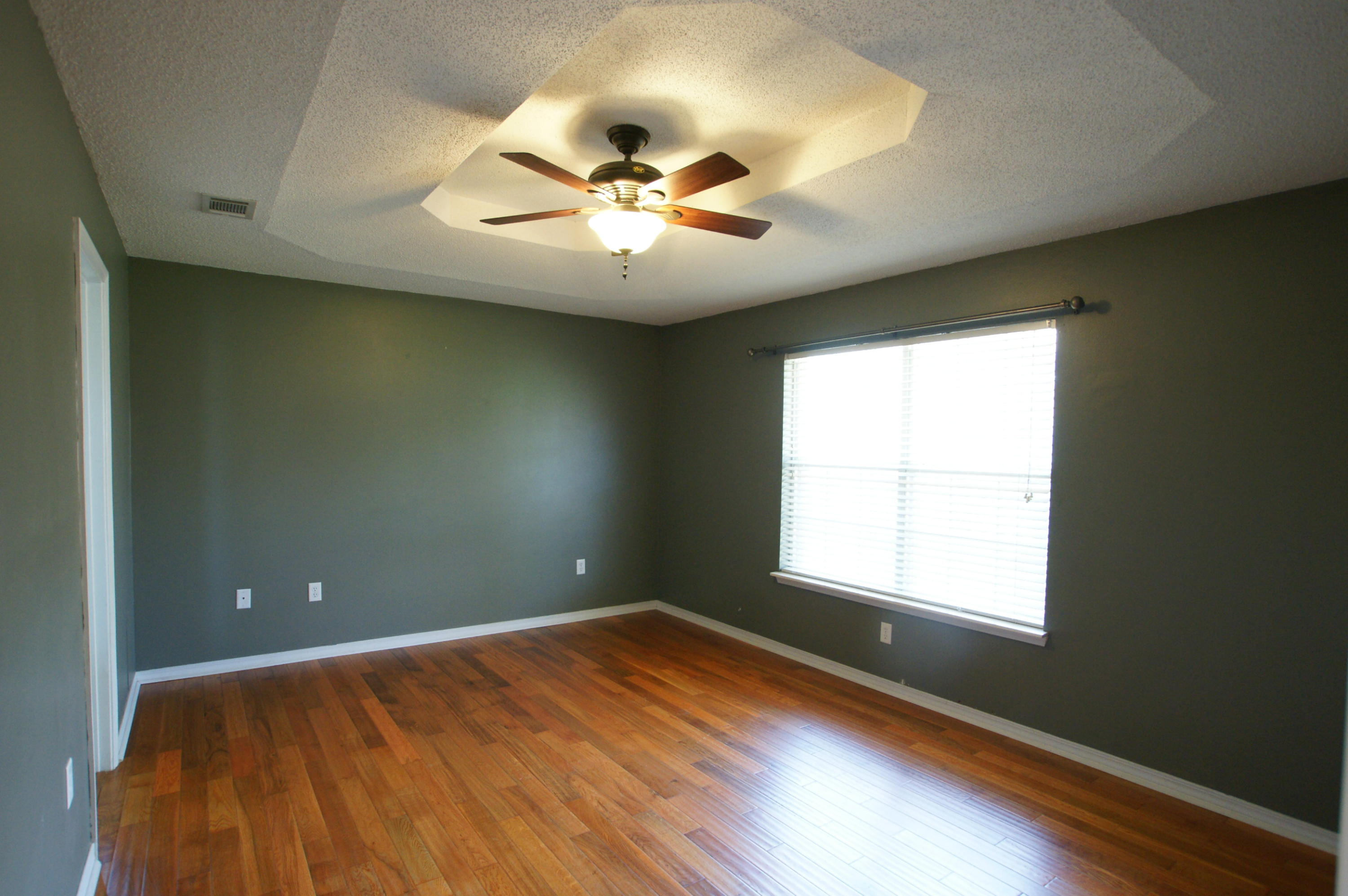 NORTH RIDGE CREEK S/D LOT 22 BLK B - Residential