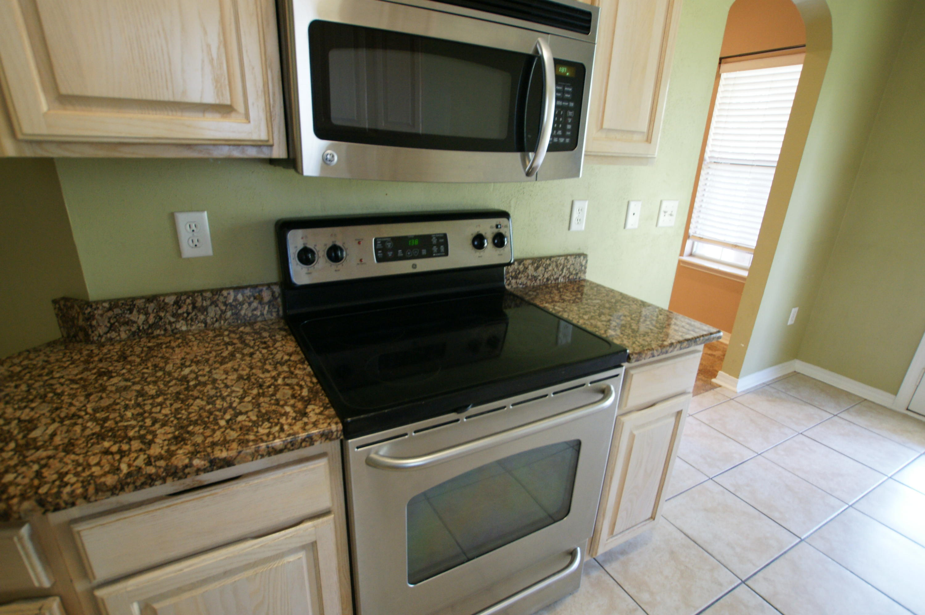 NORTH RIDGE CREEK S/D LOT 22 BLK B - Residential