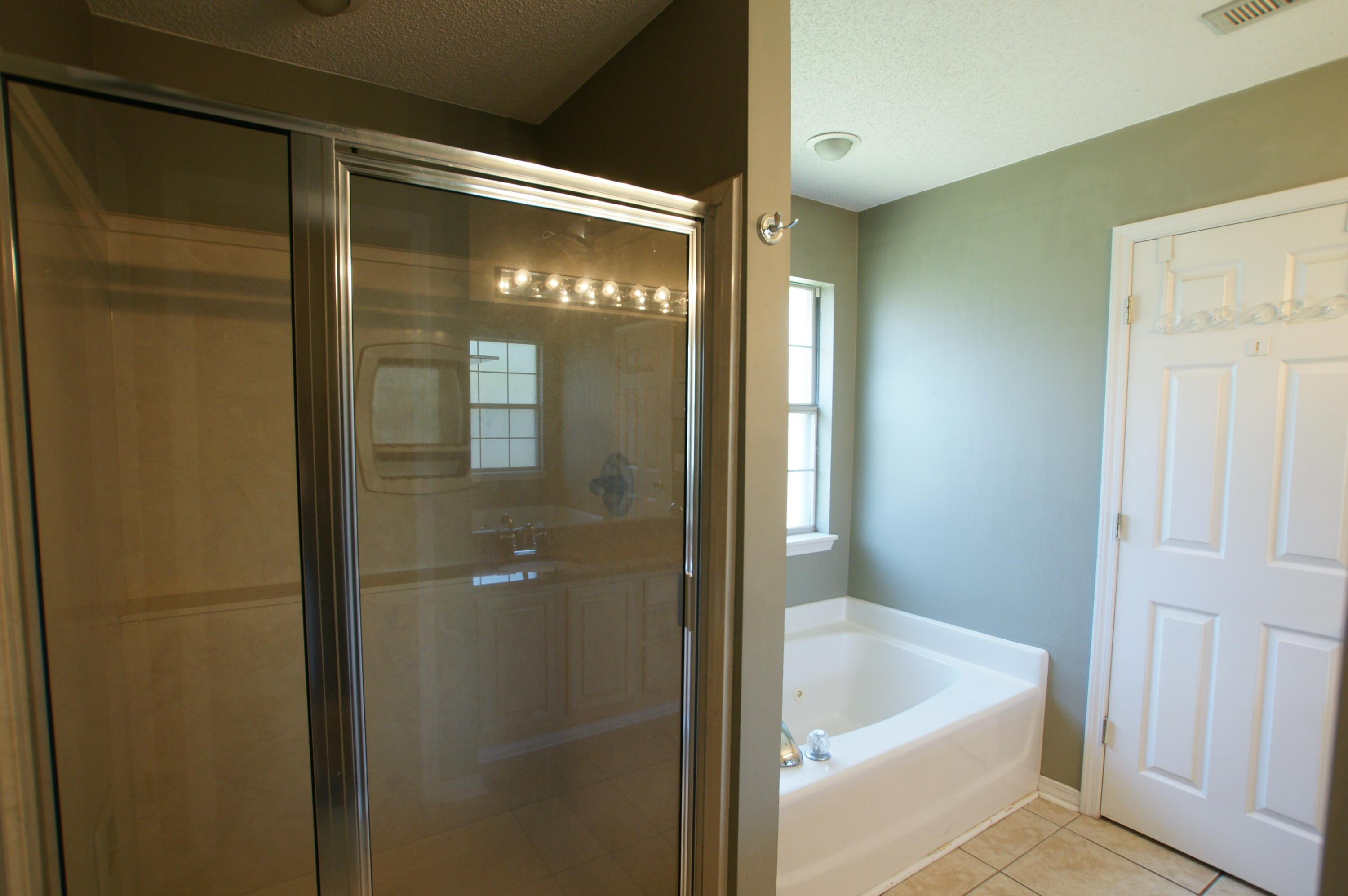 NORTH RIDGE CREEK S/D LOT 22 BLK B - Residential