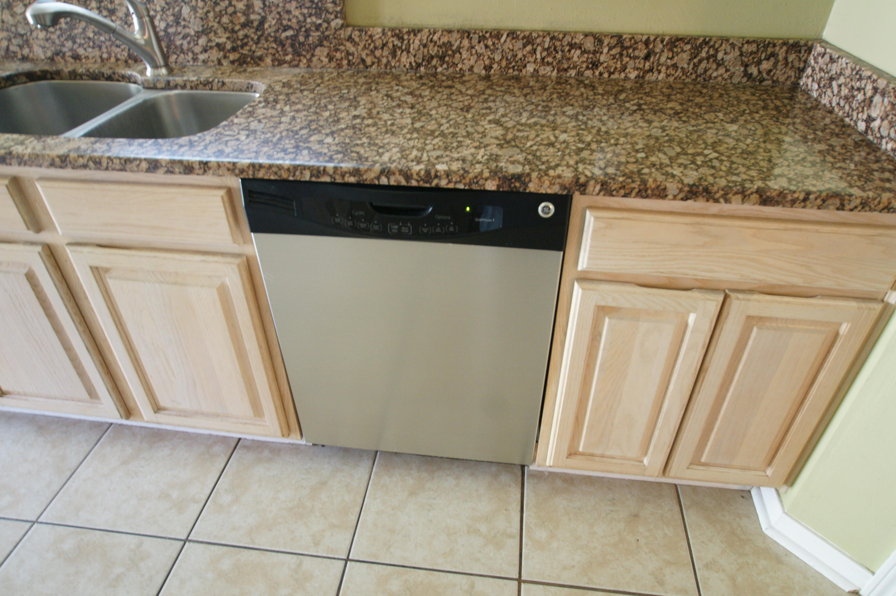 NORTH RIDGE CREEK S/D LOT 22 BLK B - Residential