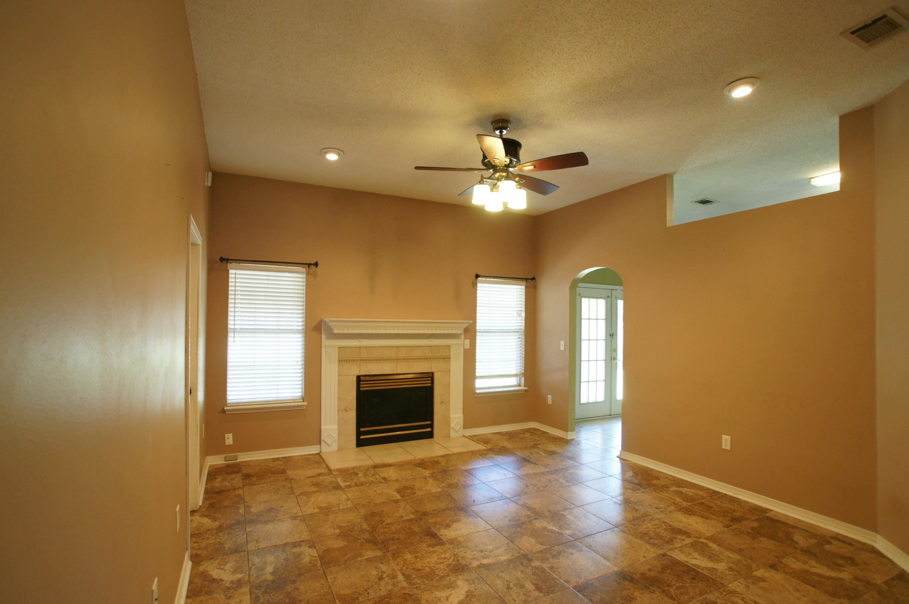 NORTH RIDGE CREEK S/D LOT 22 BLK B - Residential