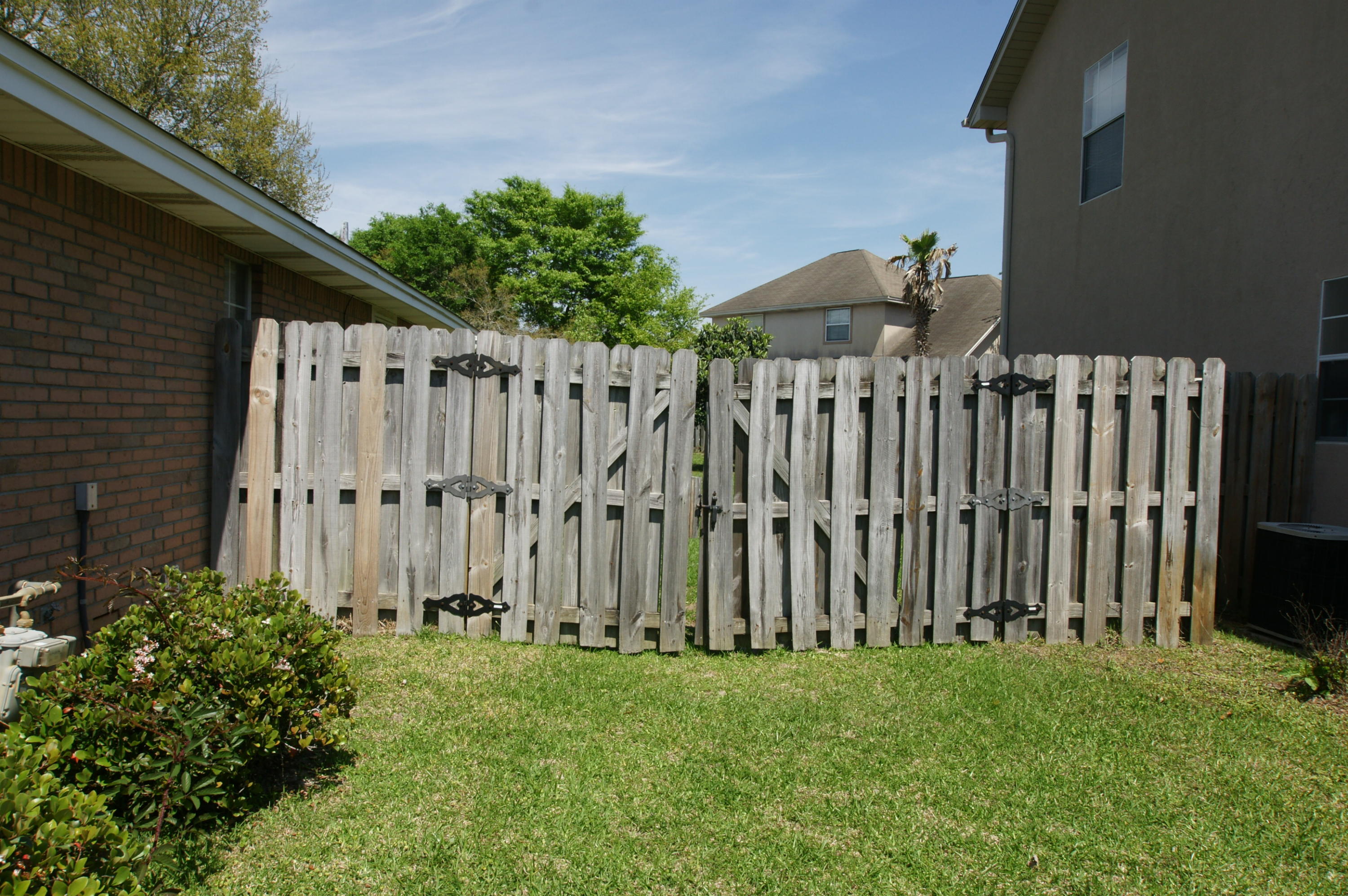 NORTH RIDGE CREEK S/D LOT 22 BLK B - Residential