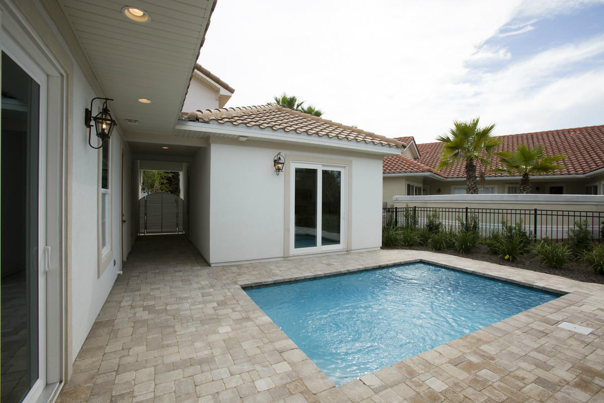 REGATTA BAY GOLF VILLAS - Residential