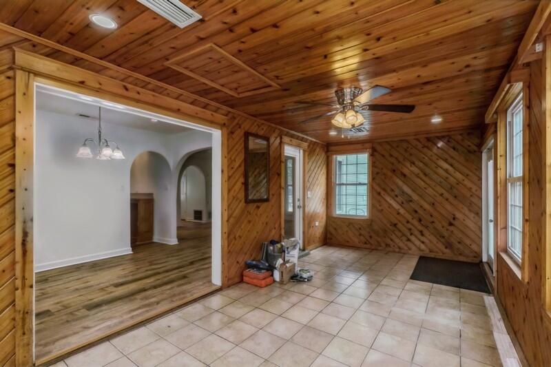 PINE MEADOWS 2ND ADDN - Residential