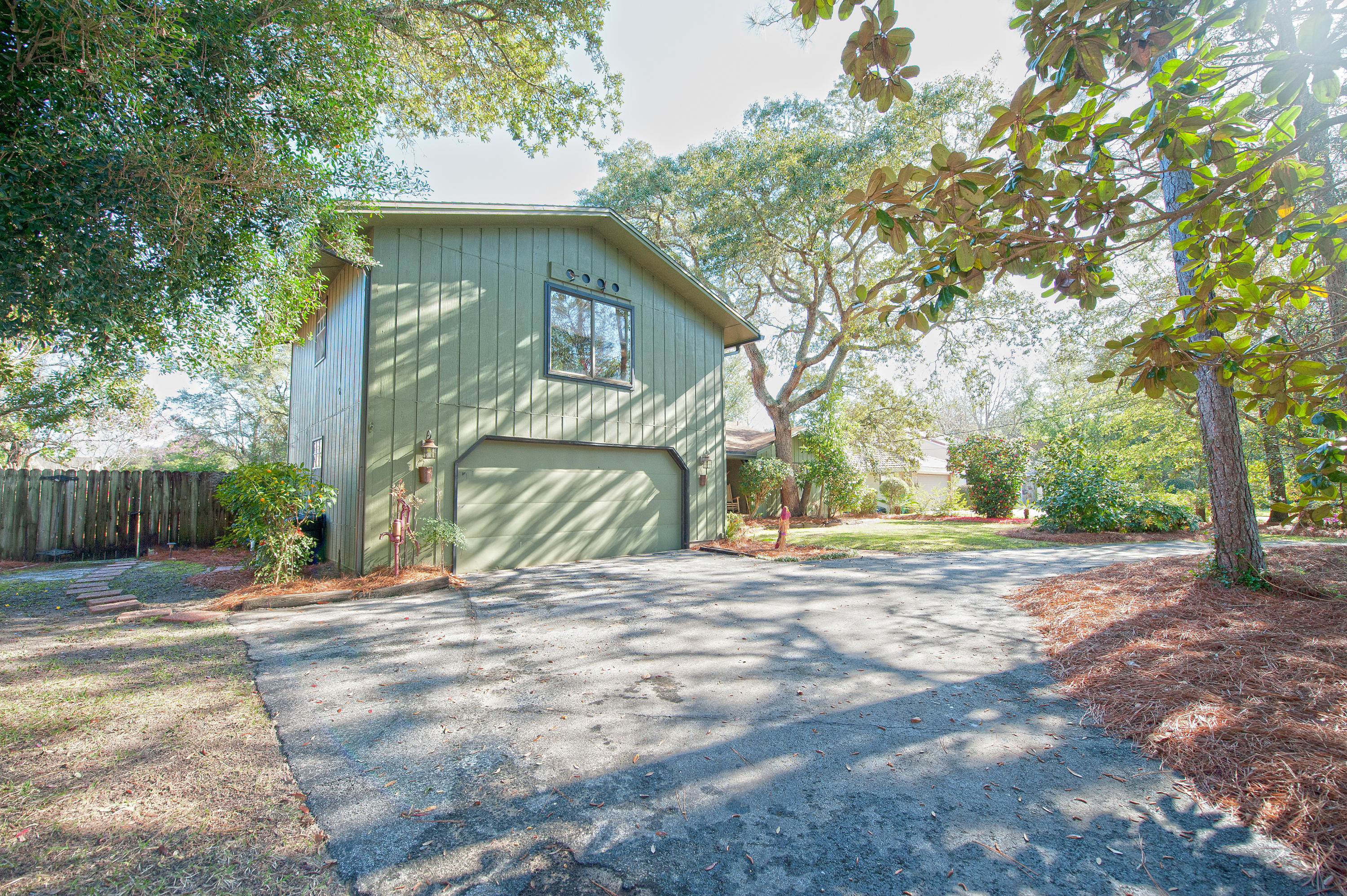 LAKE LORRAINE ESTATES - Residential