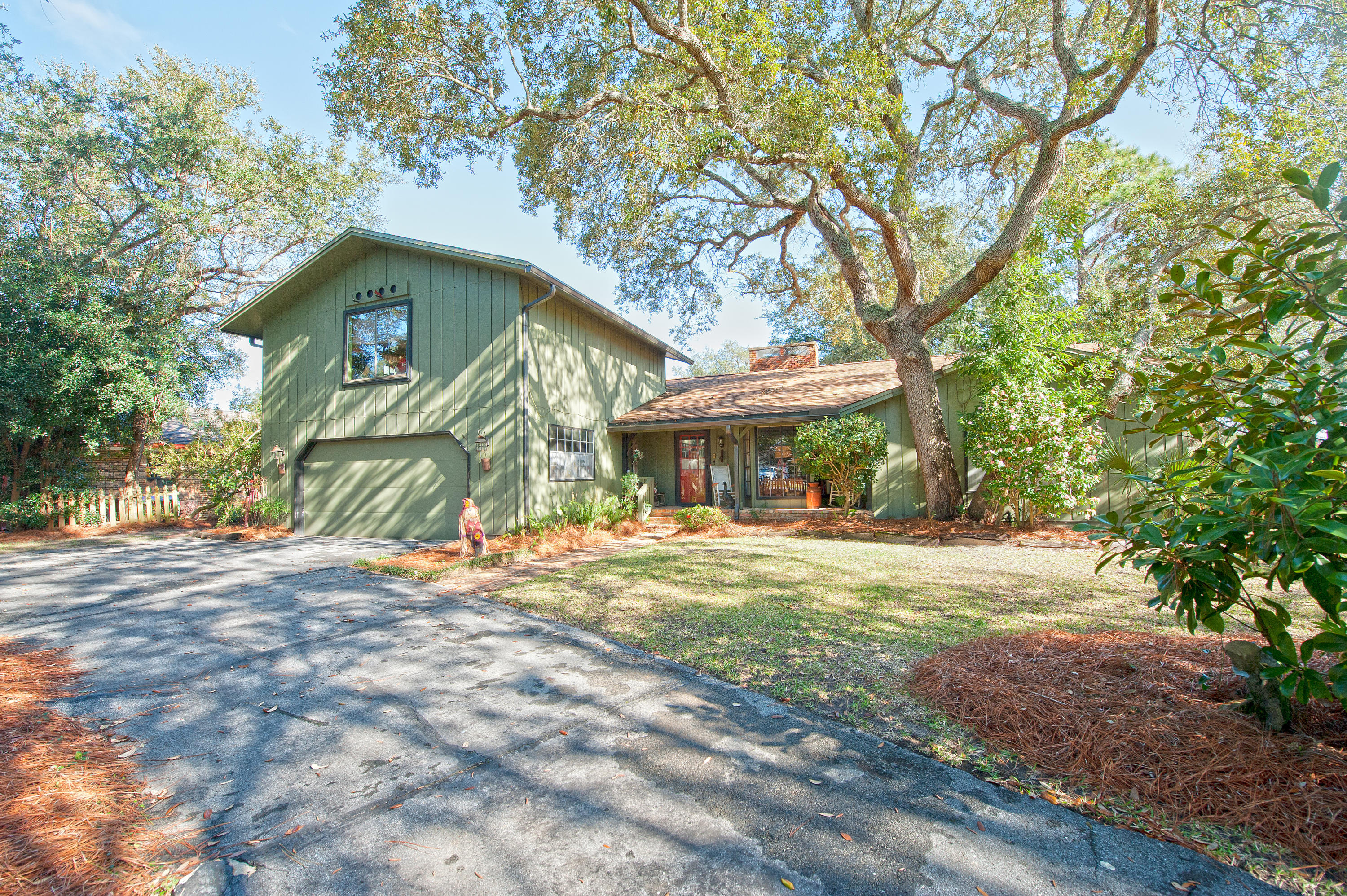 LAKE LORRAINE ESTATES - Residential