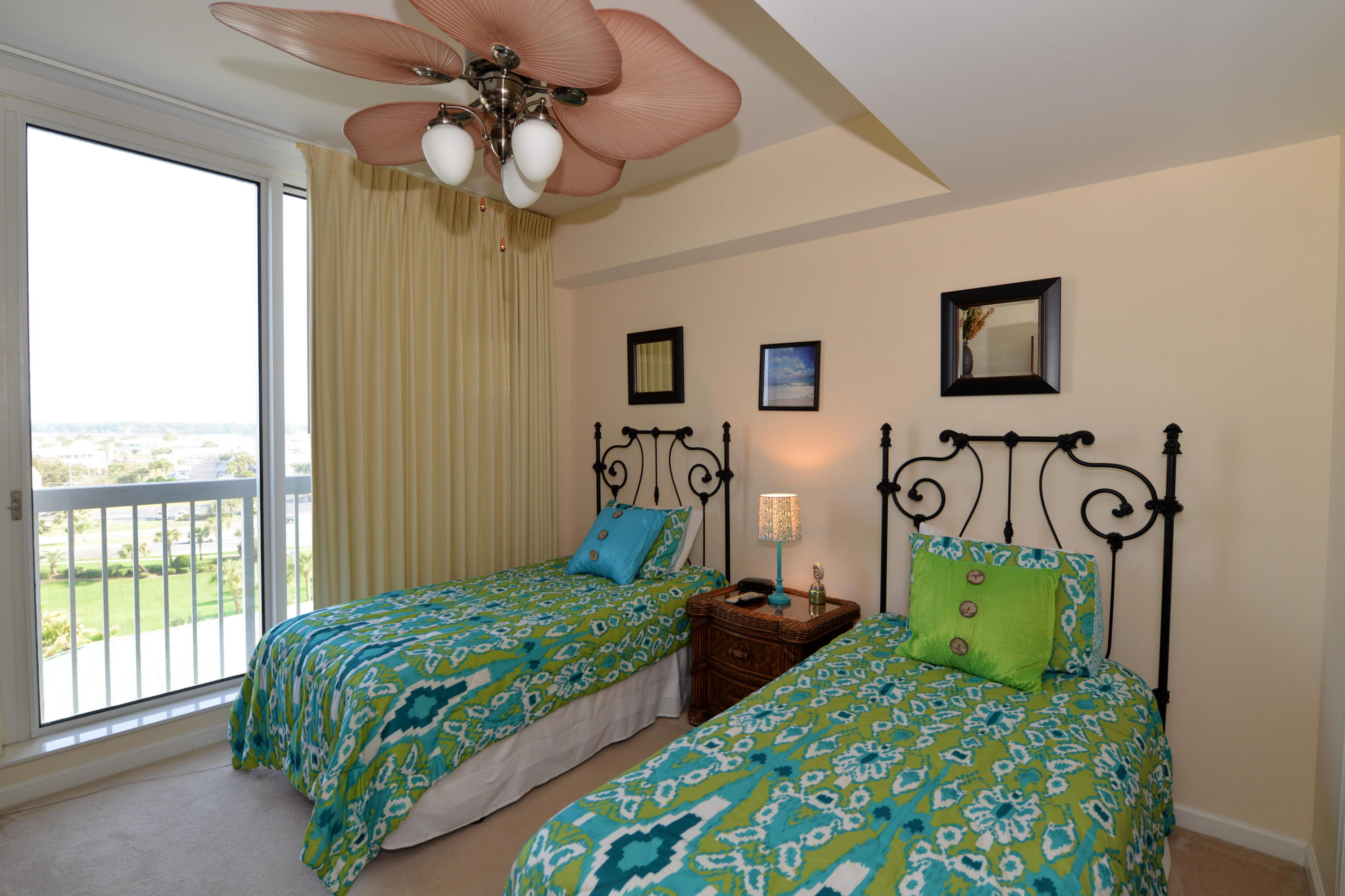 SILVER BEACH TOWERS - Residential