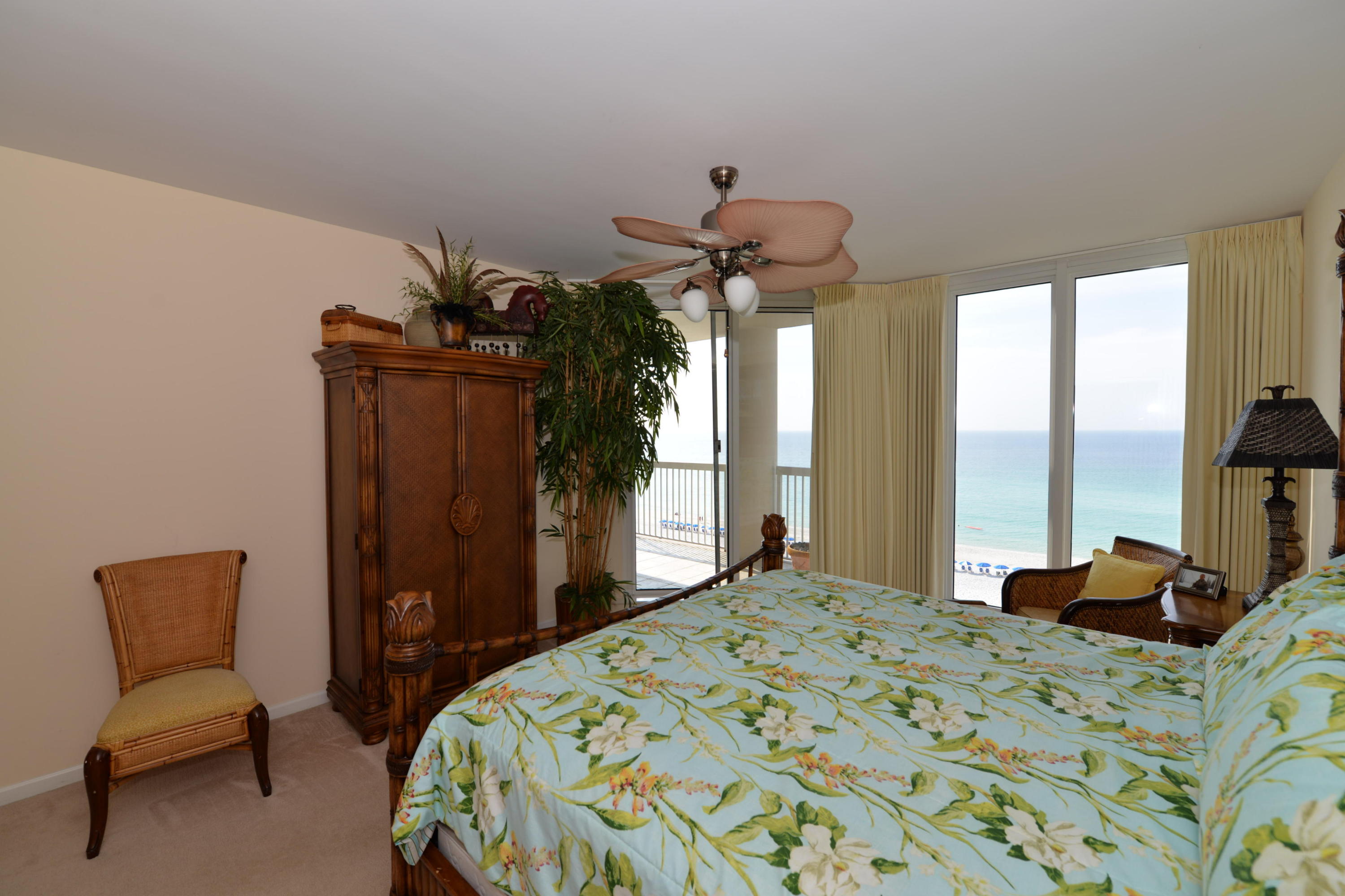 SILVER BEACH TOWERS - Residential
