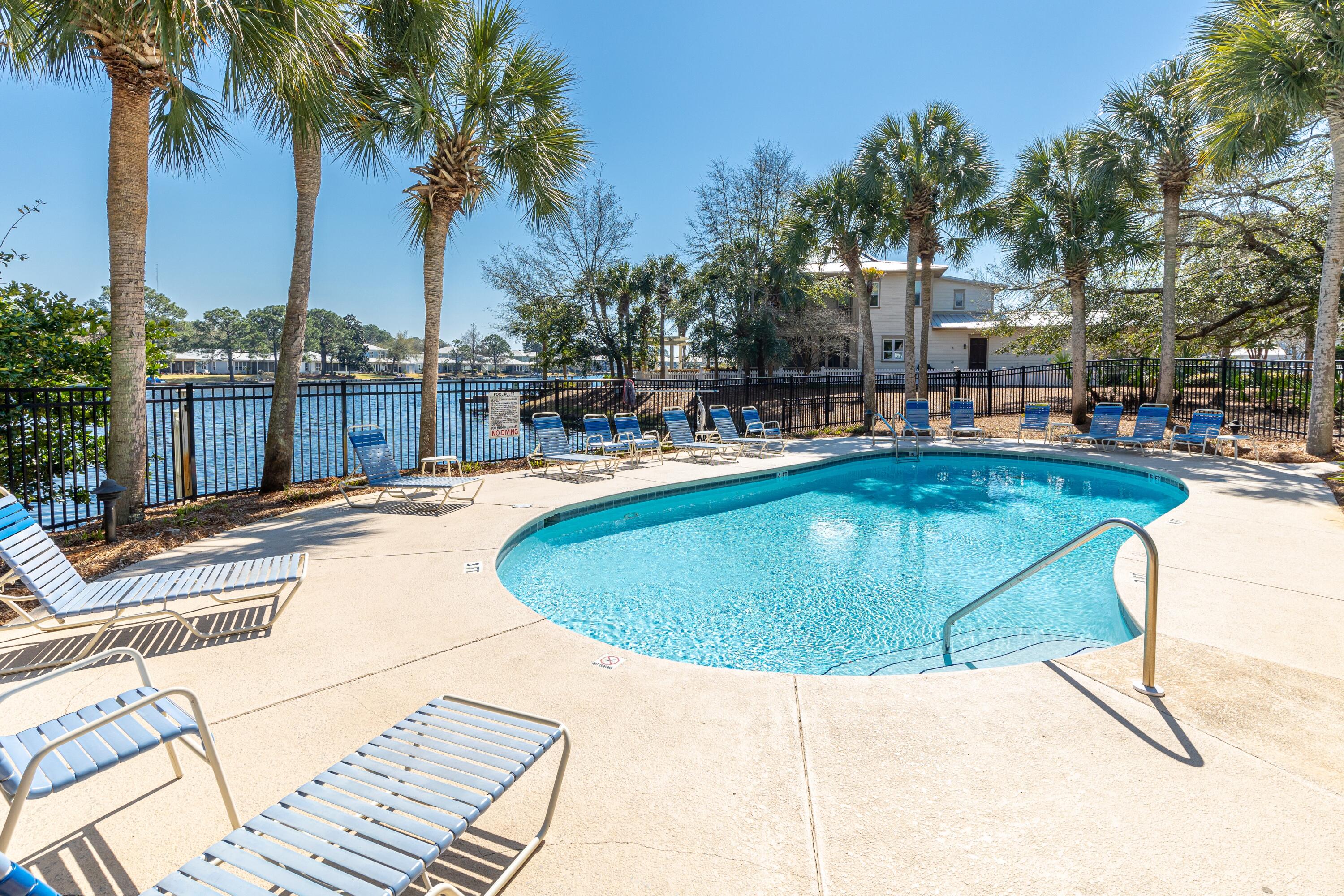 CRYSTAL LAKE II AT SANDESTIN - Residential