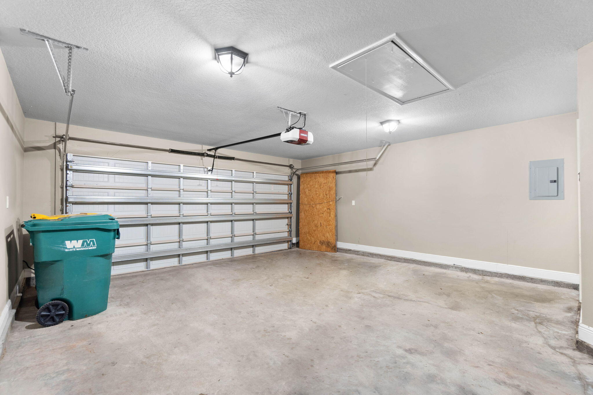 CASA LOMA S/D 1ST ADDN - Residential Lease