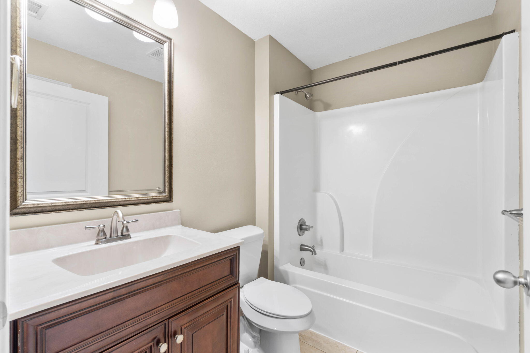 CASA LOMA S/D 1ST ADDN - Residential Lease