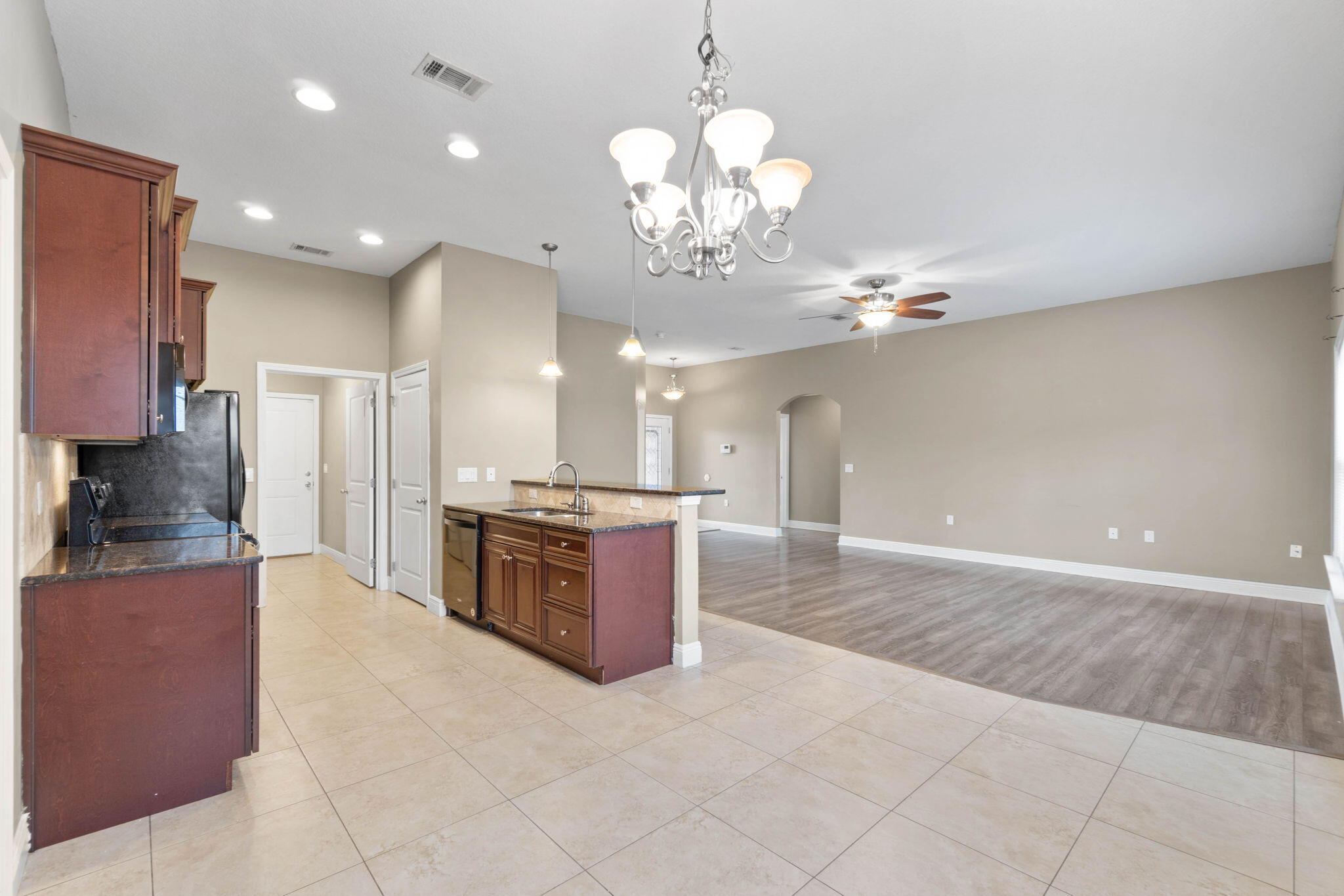 CASA LOMA S/D 1ST ADDN - Residential Lease