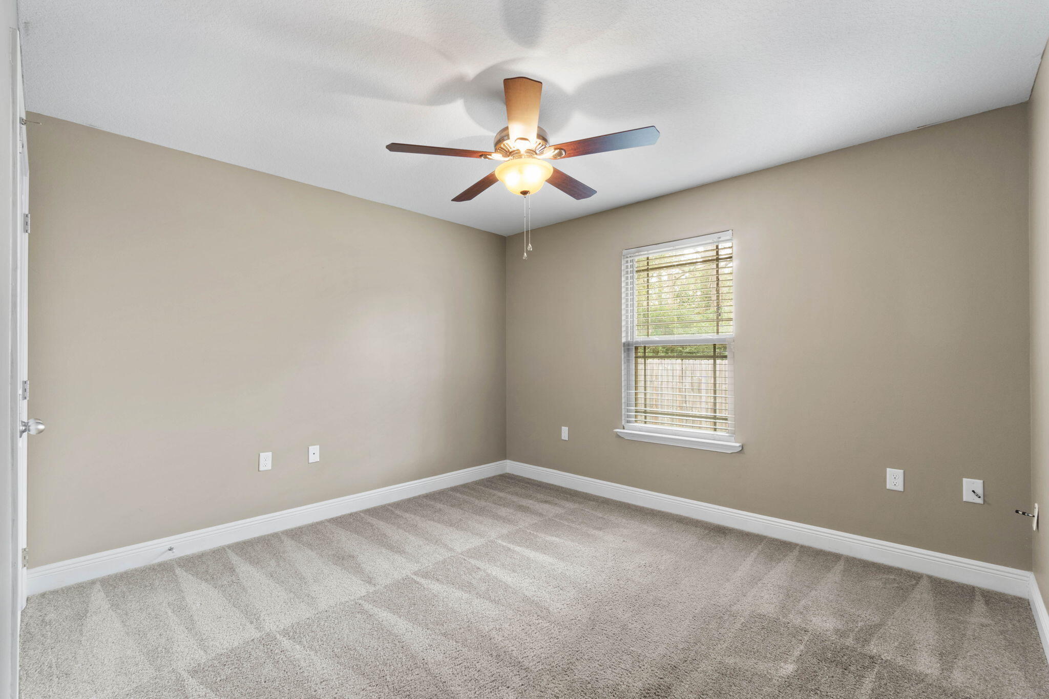 CASA LOMA S/D 1ST ADDN - Residential Lease