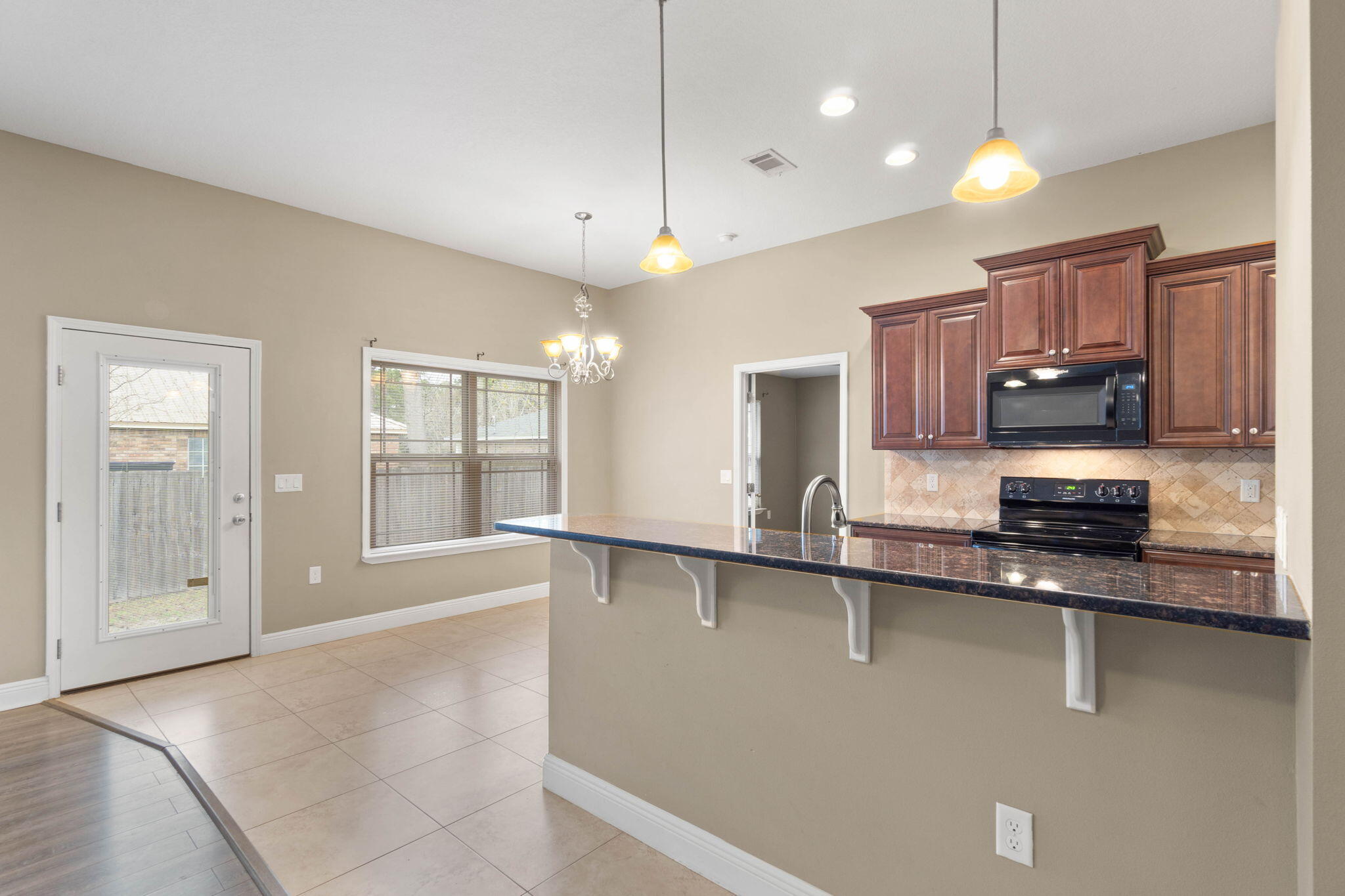 CASA LOMA S/D 1ST ADDN - Residential Lease