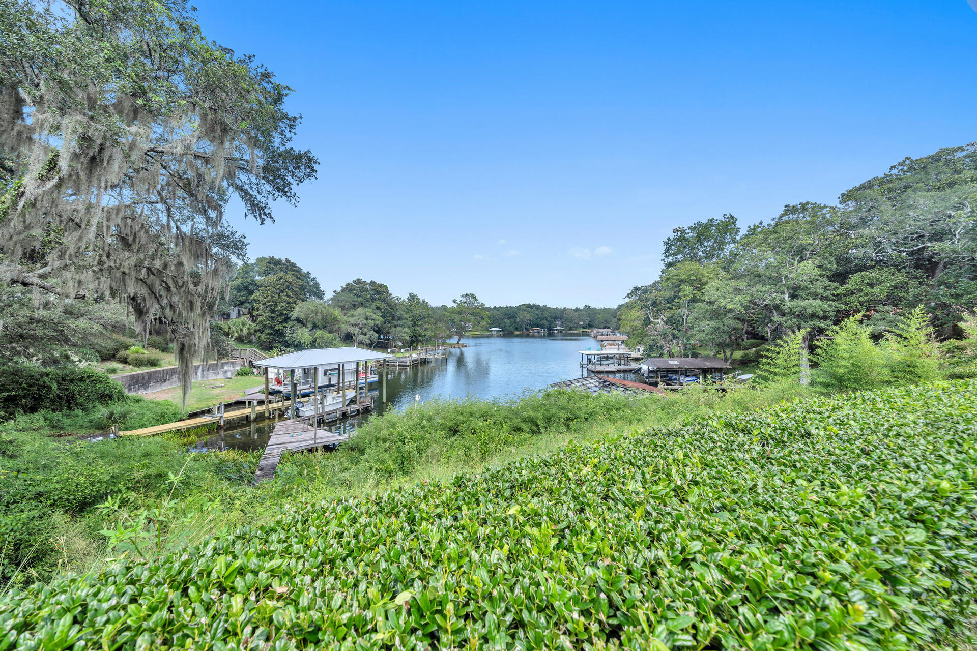 MAGNOLIA MANOR - Land