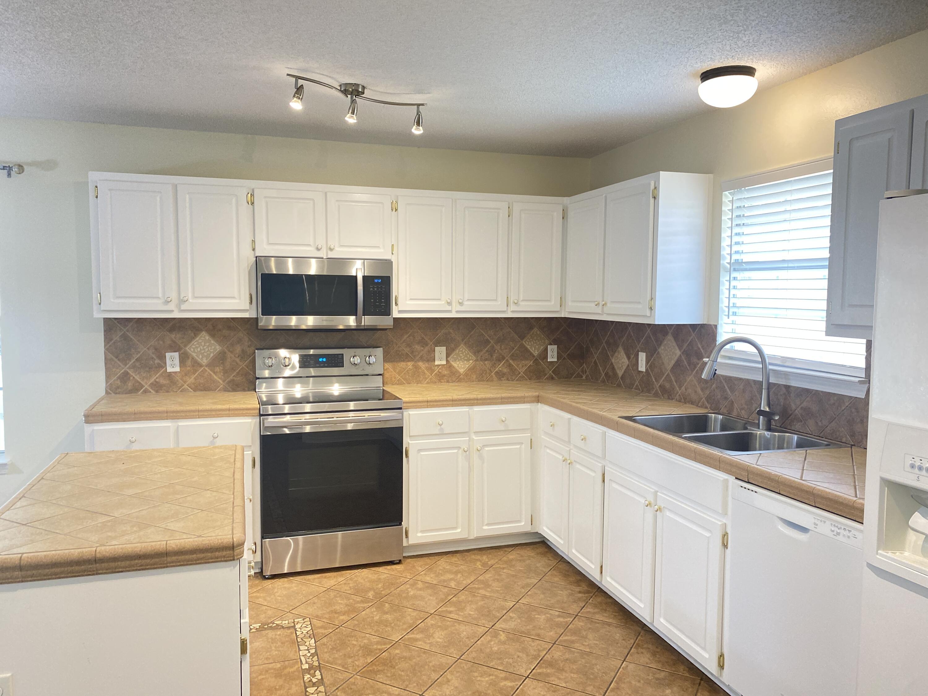 CHEROKEE BEND S/D PH 2 - Residential