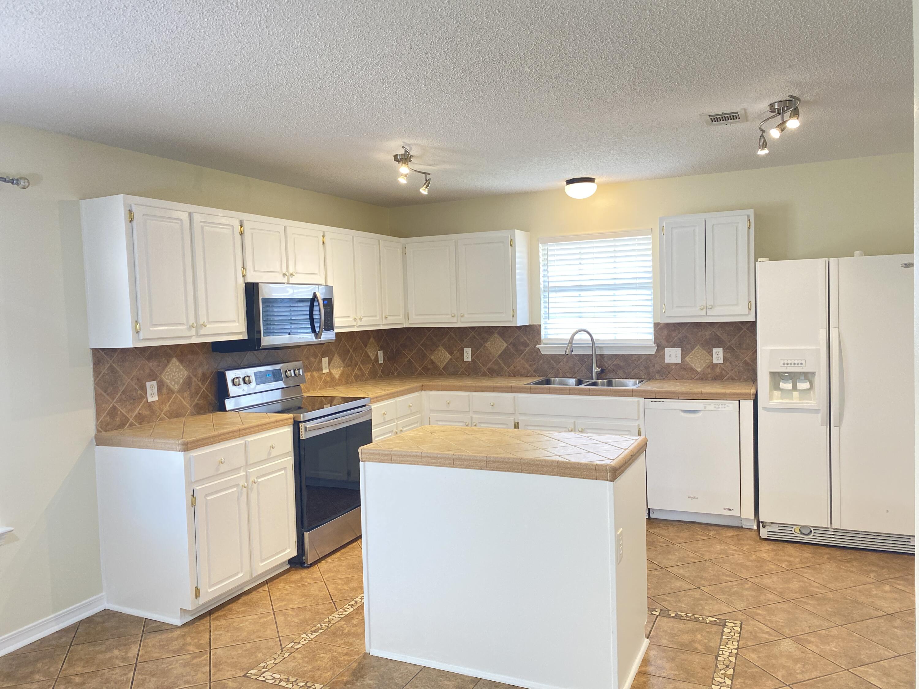 CHEROKEE BEND S/D PH 2 - Residential