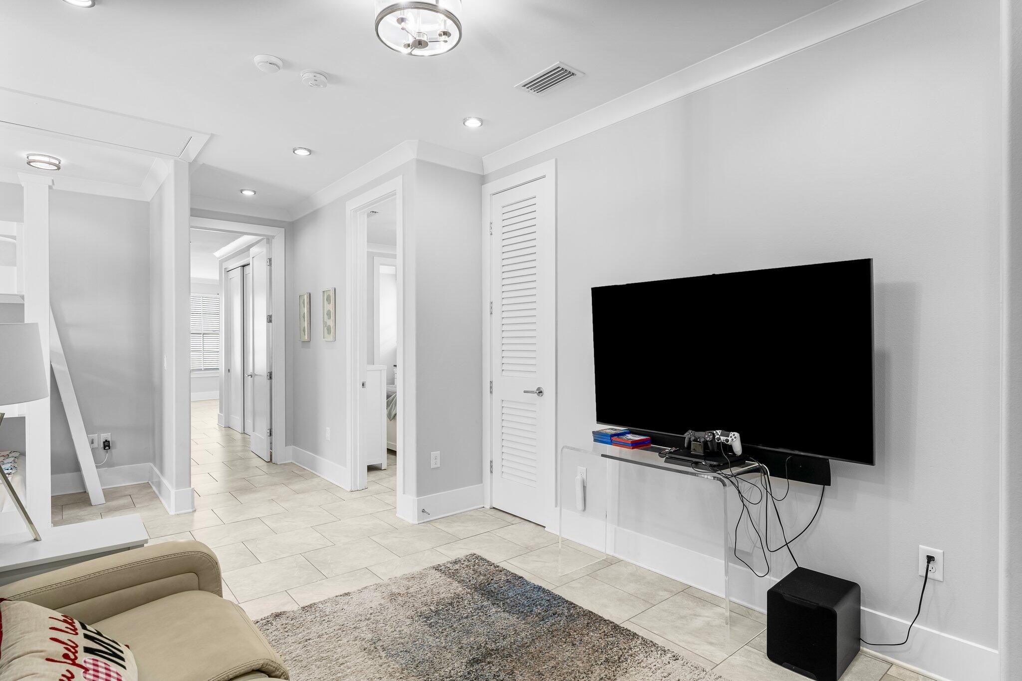 VILLA LAGO - Residential Lease