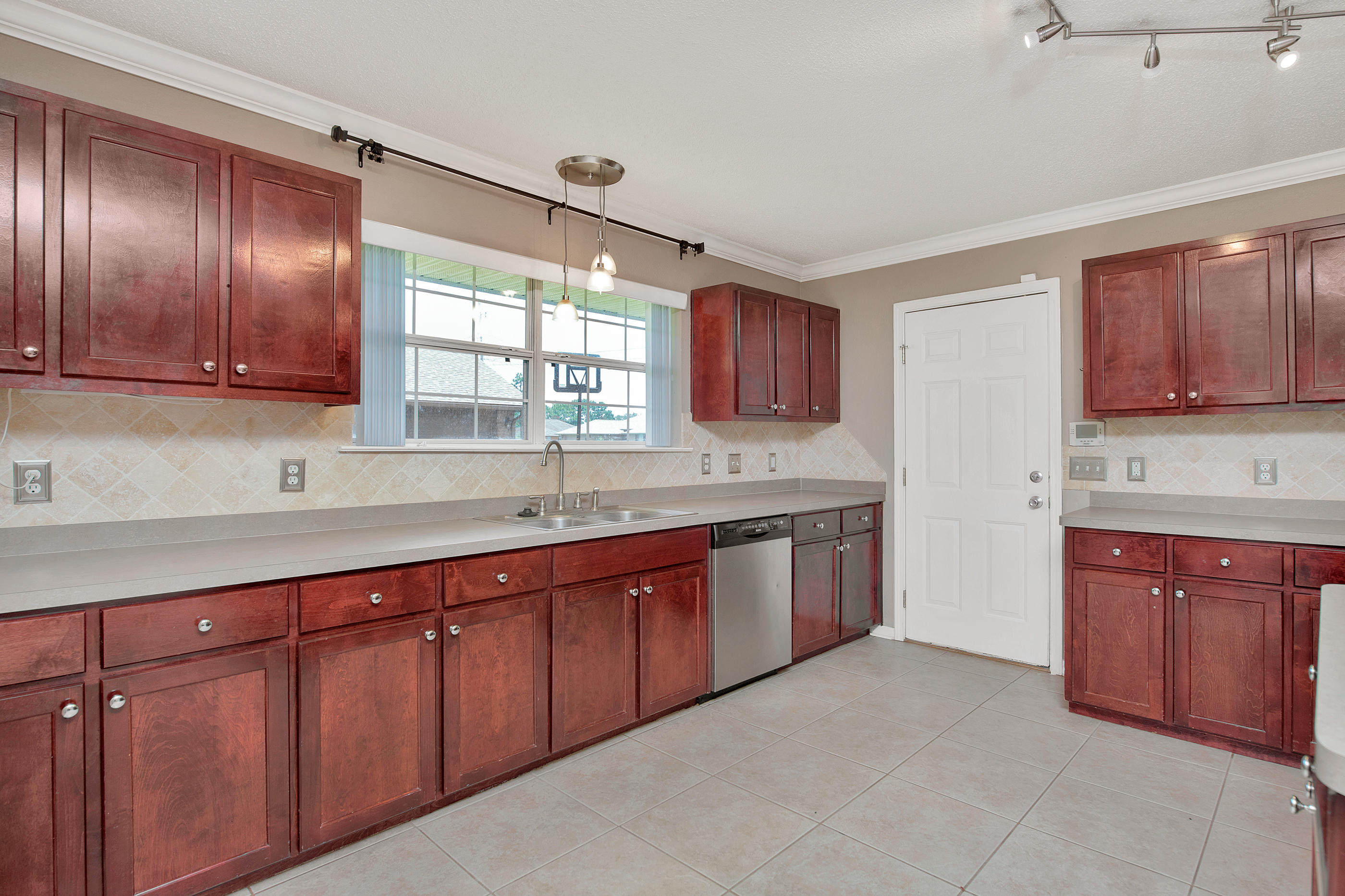 HOLLEY BY THE SEA - Residential