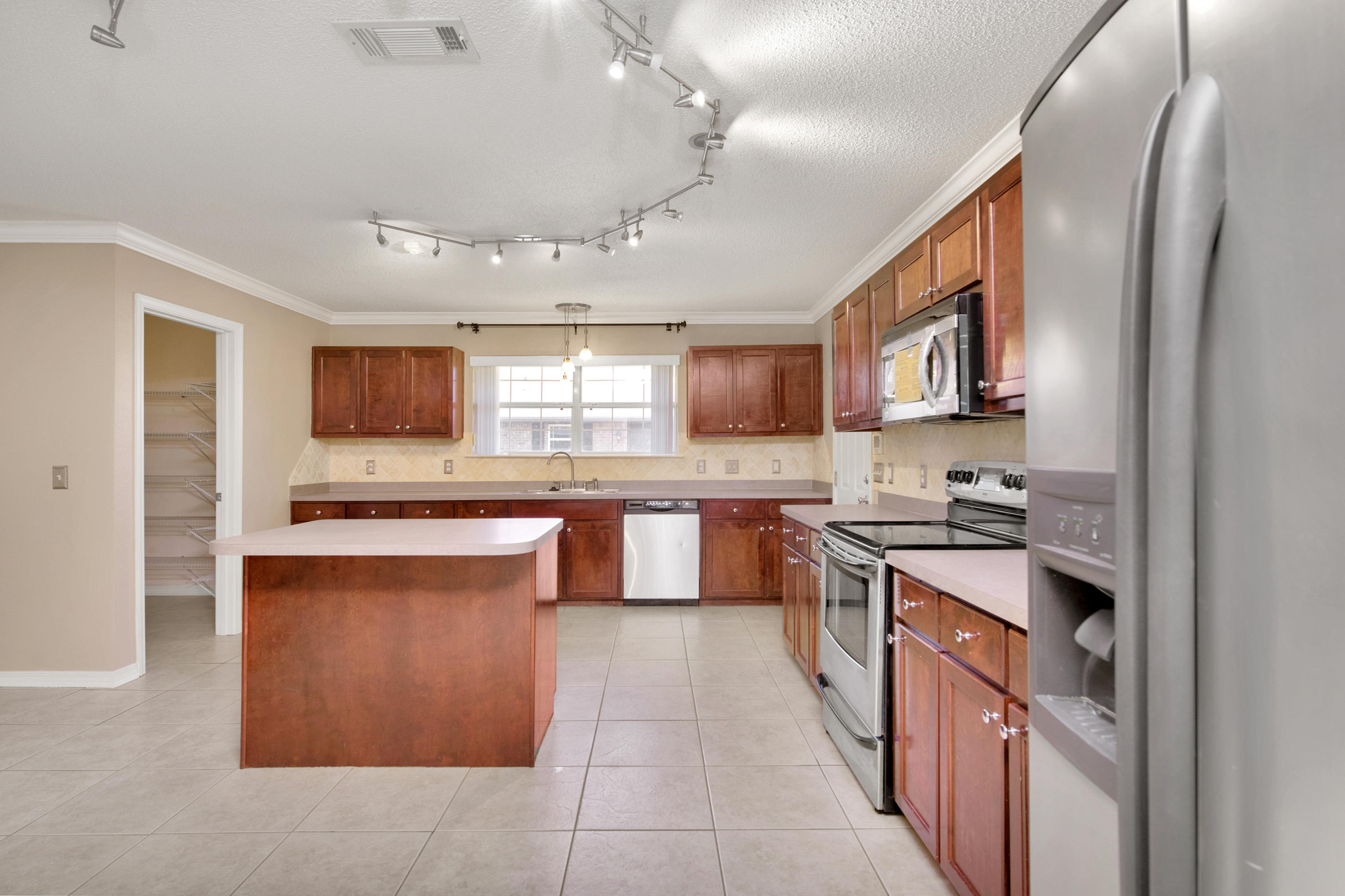 HOLLEY BY THE SEA - Residential