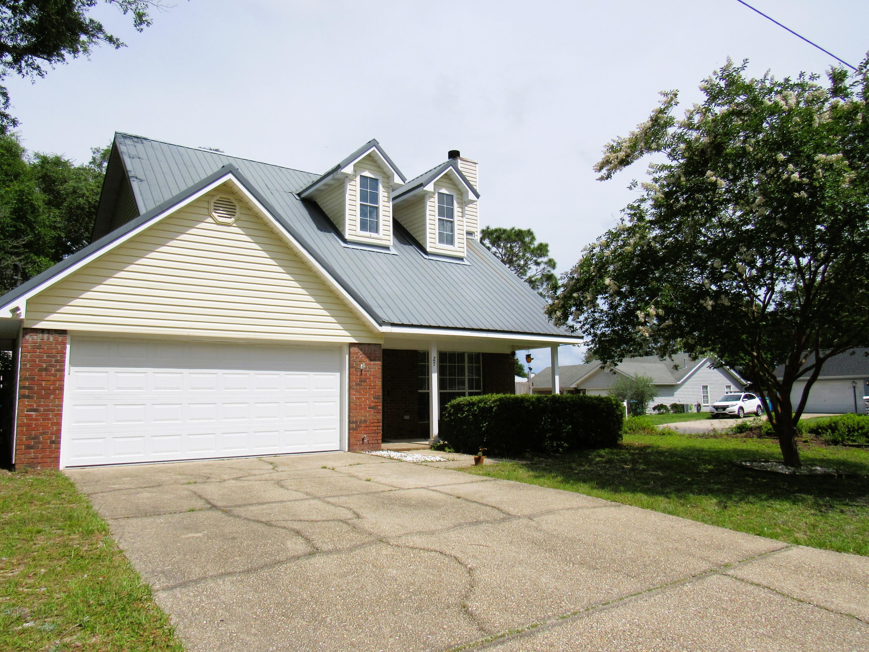 HOLLYROD PARK LOT 27 BLK B - Residential