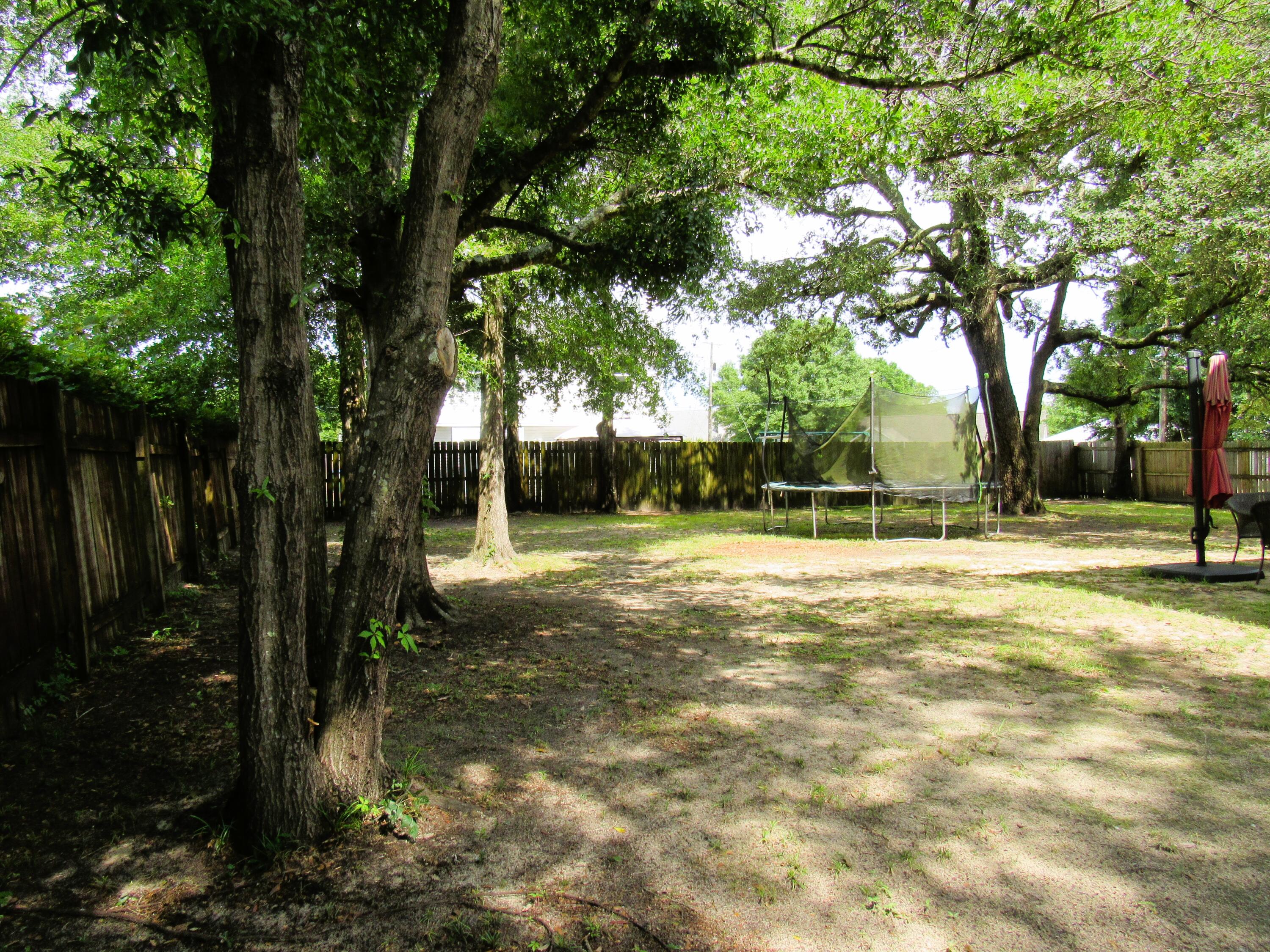 HOLLYROD PARK LOT 27 BLK B - Residential