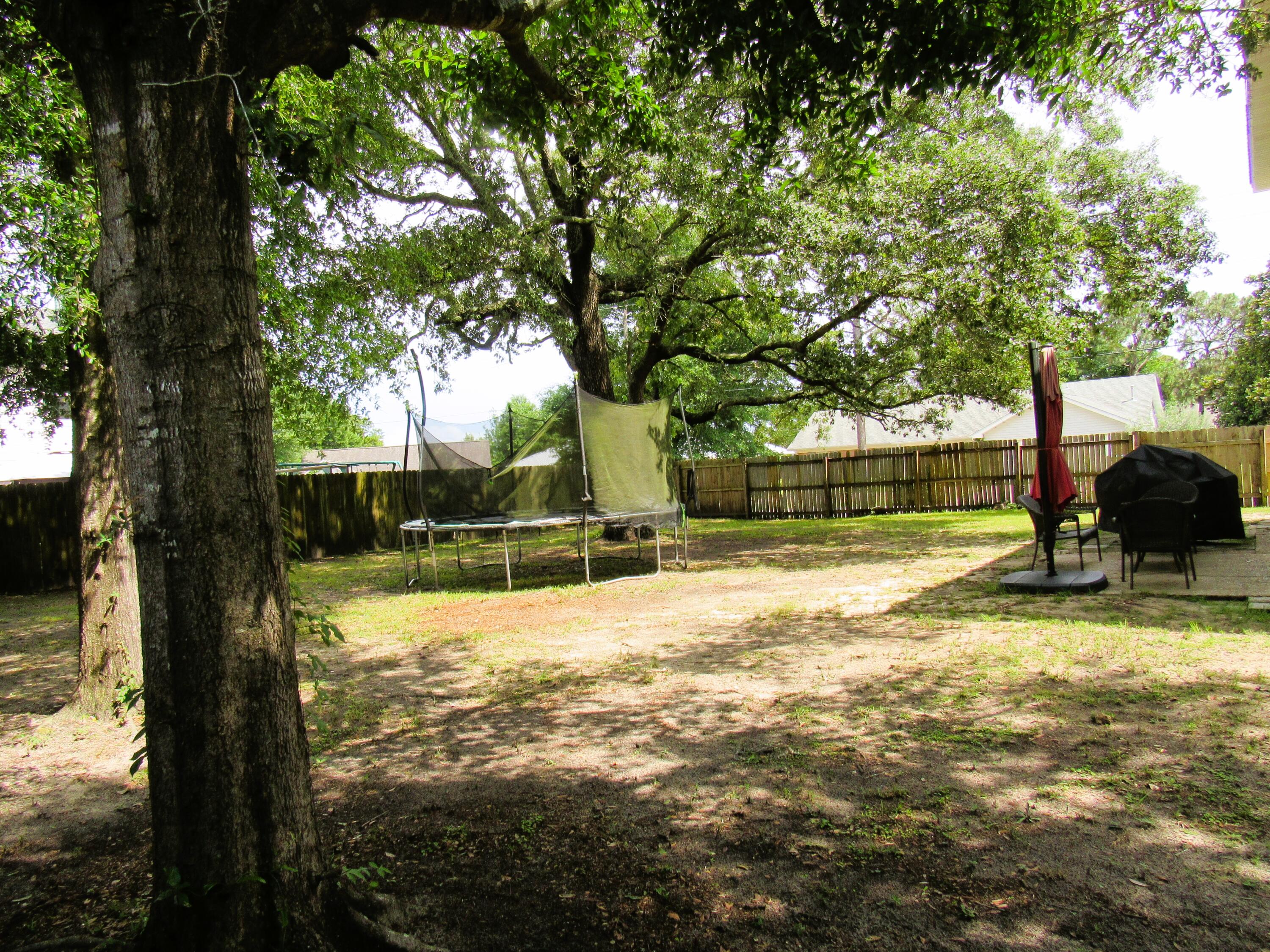 HOLLYROD PARK LOT 27 BLK B - Residential