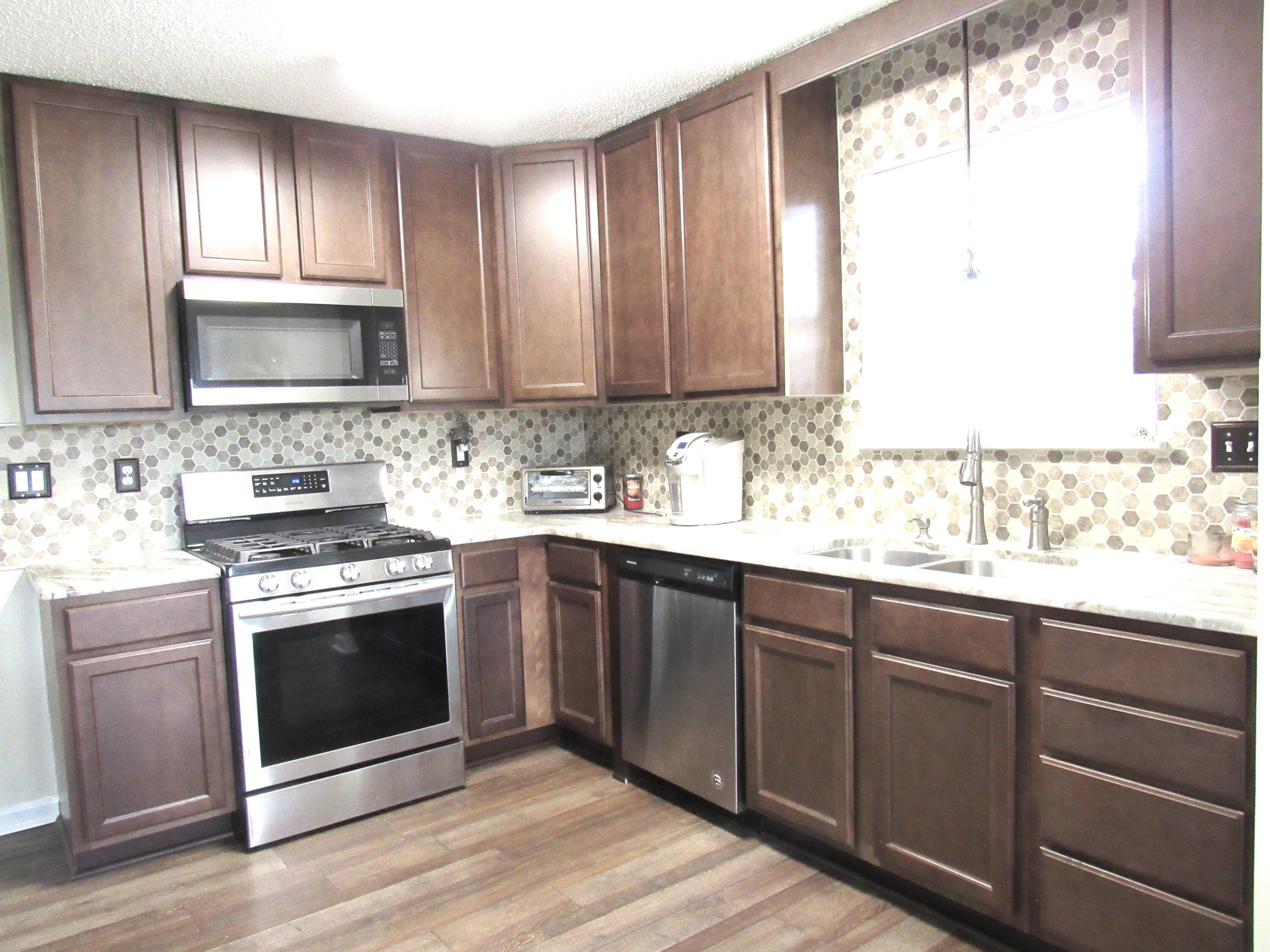 HOLLYROD PARK LOT 27 BLK B - Residential