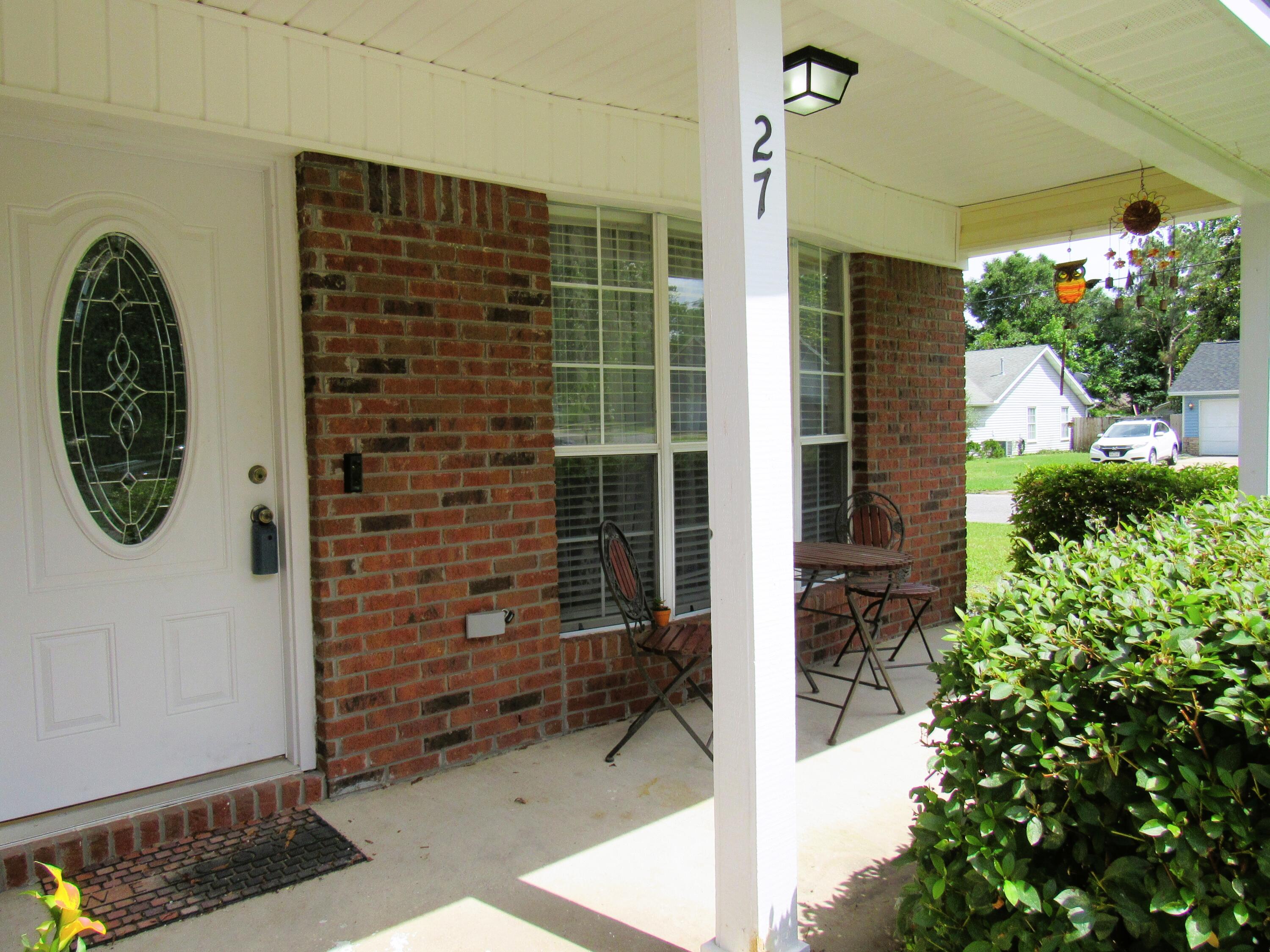 HOLLYROD PARK LOT 27 BLK B - Residential