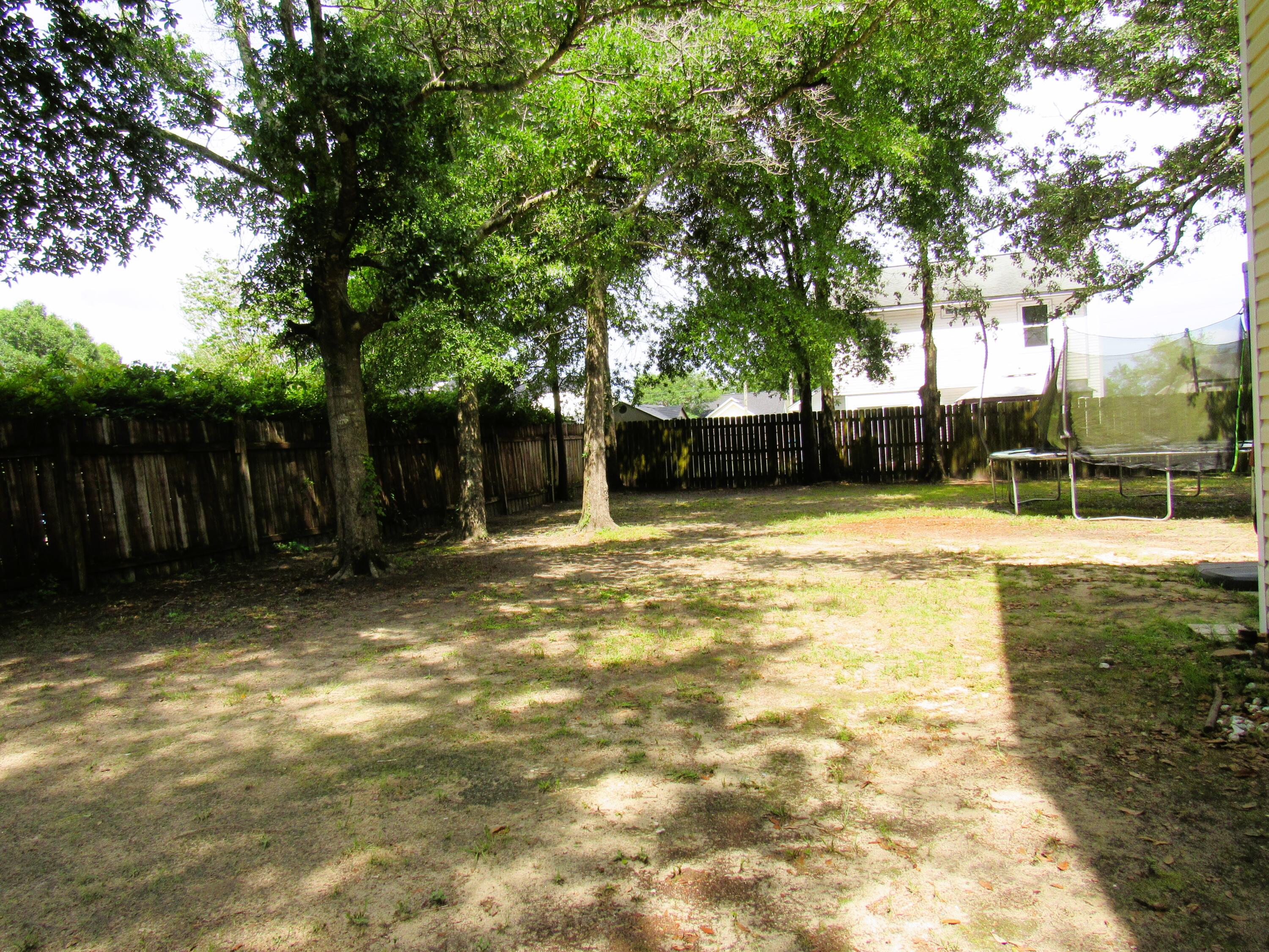 HOLLYROD PARK LOT 27 BLK B - Residential