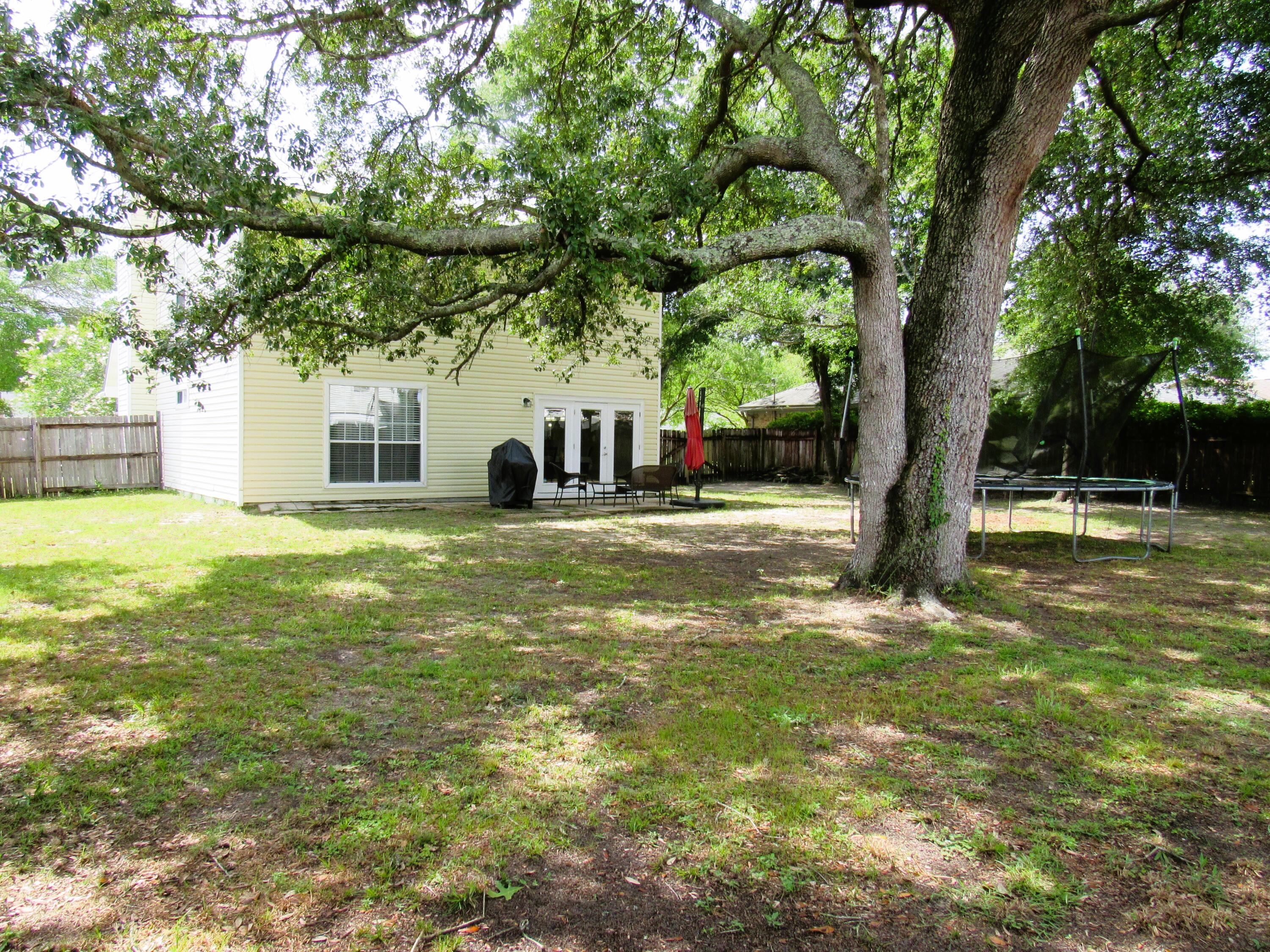 HOLLYROD PARK LOT 27 BLK B - Residential