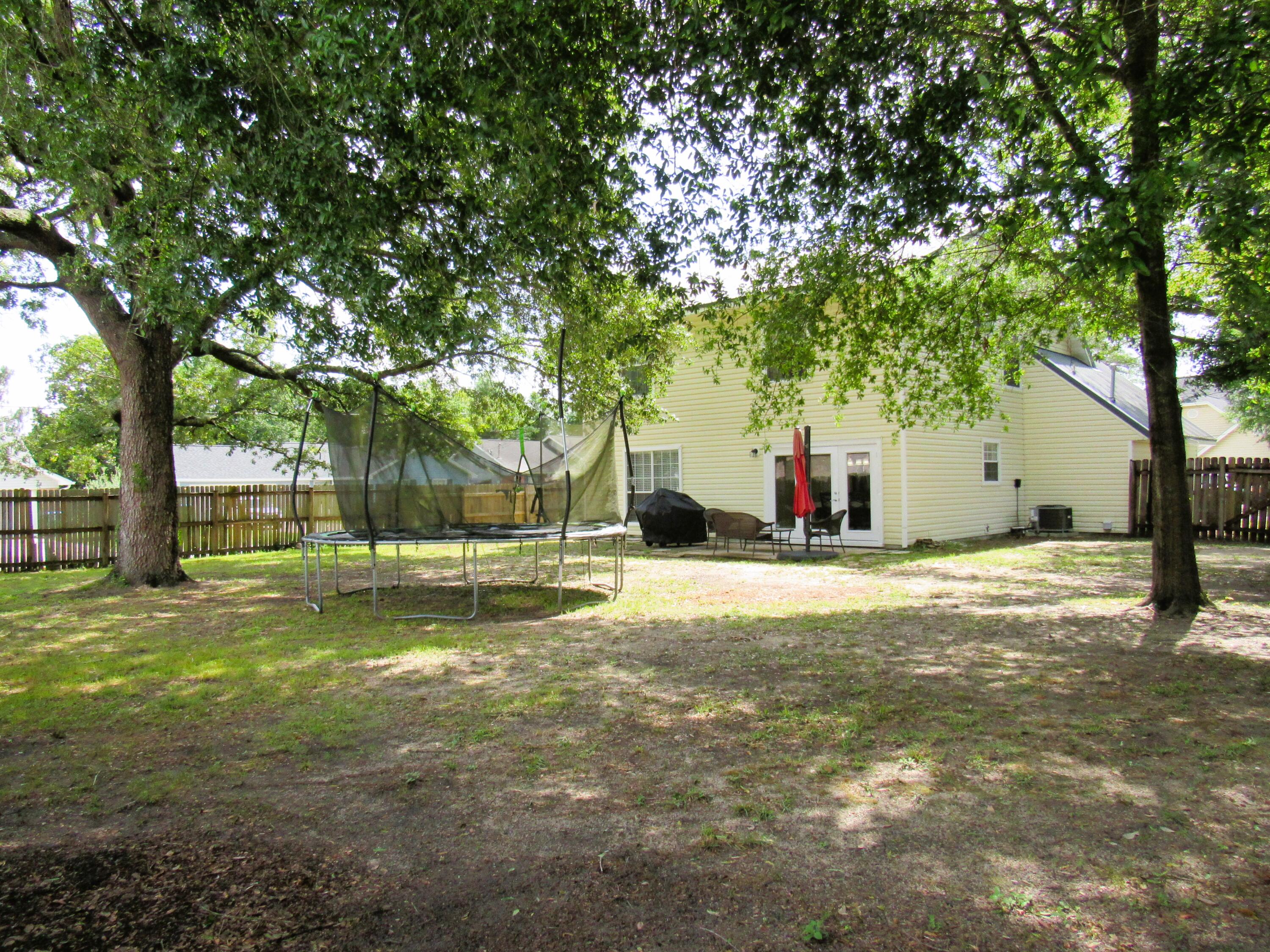 HOLLYROD PARK LOT 27 BLK B - Residential