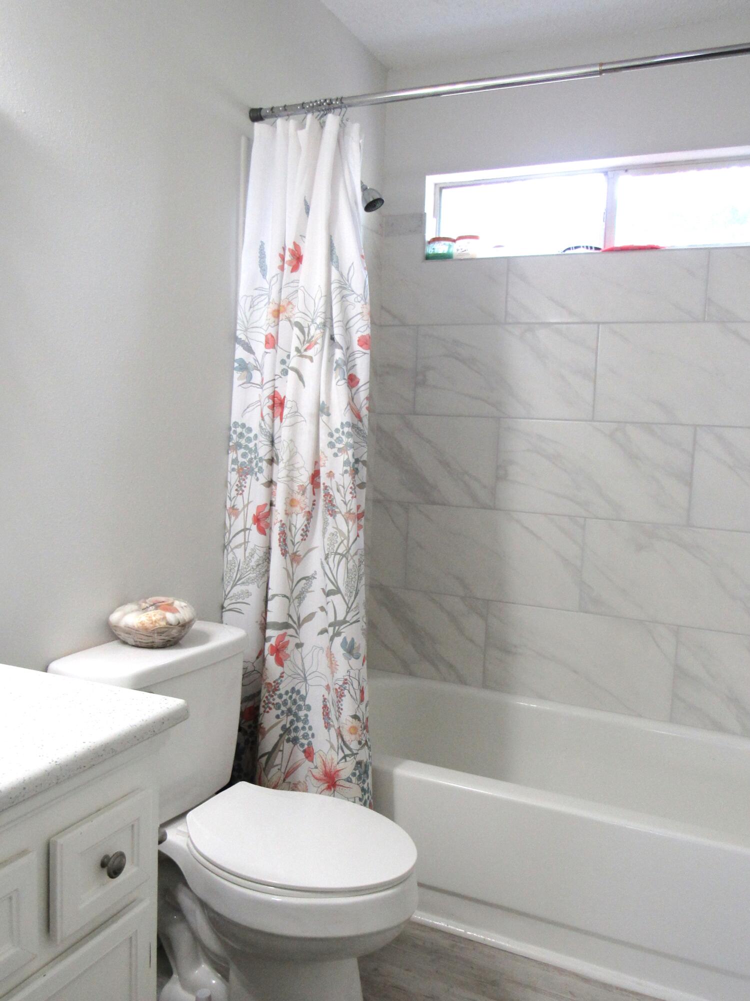 HOLLYROD PARK LOT 27 BLK B - Residential