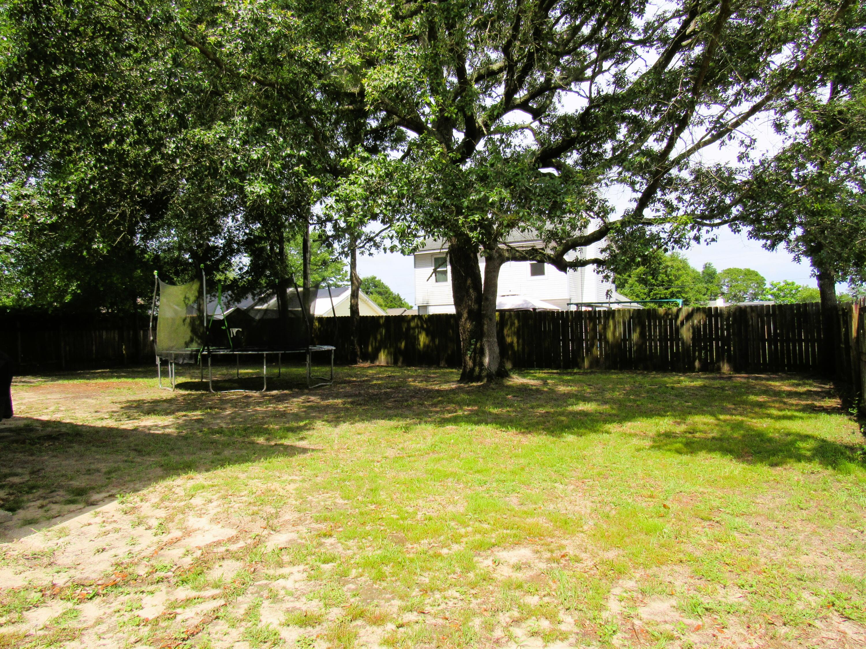 HOLLYROD PARK LOT 27 BLK B - Residential