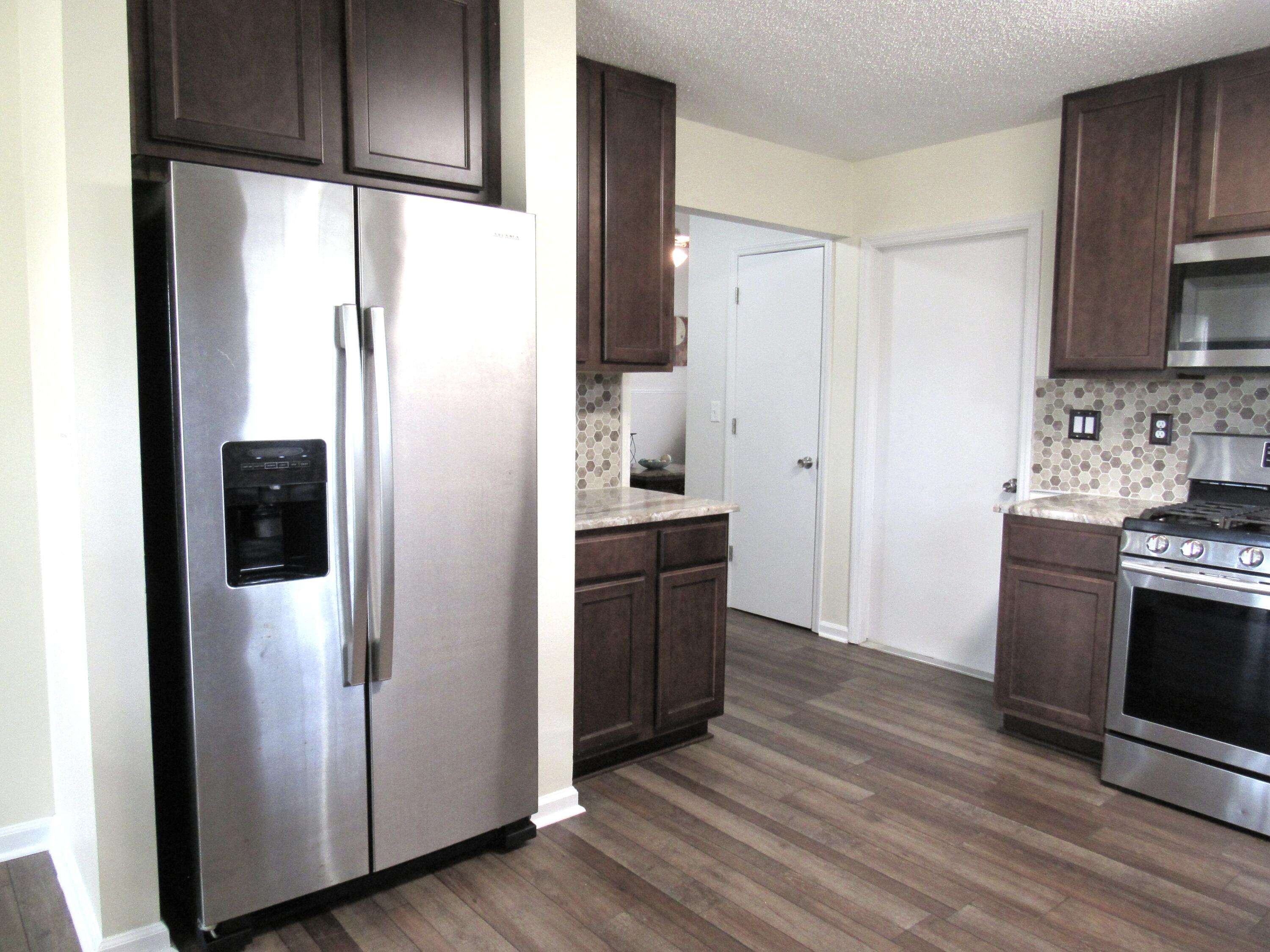 HOLLYROD PARK LOT 27 BLK B - Residential