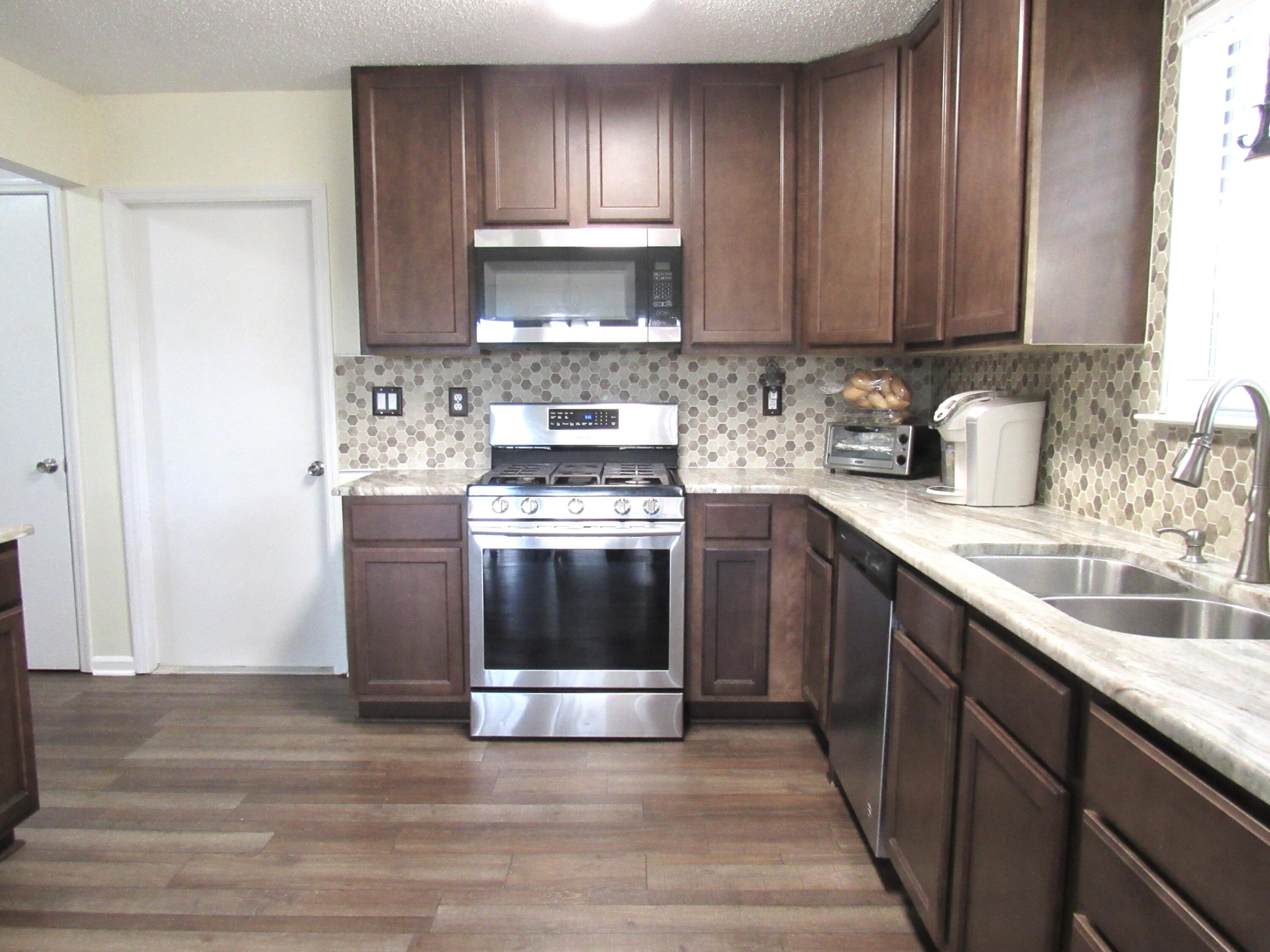 HOLLYROD PARK LOT 27 BLK B - Residential